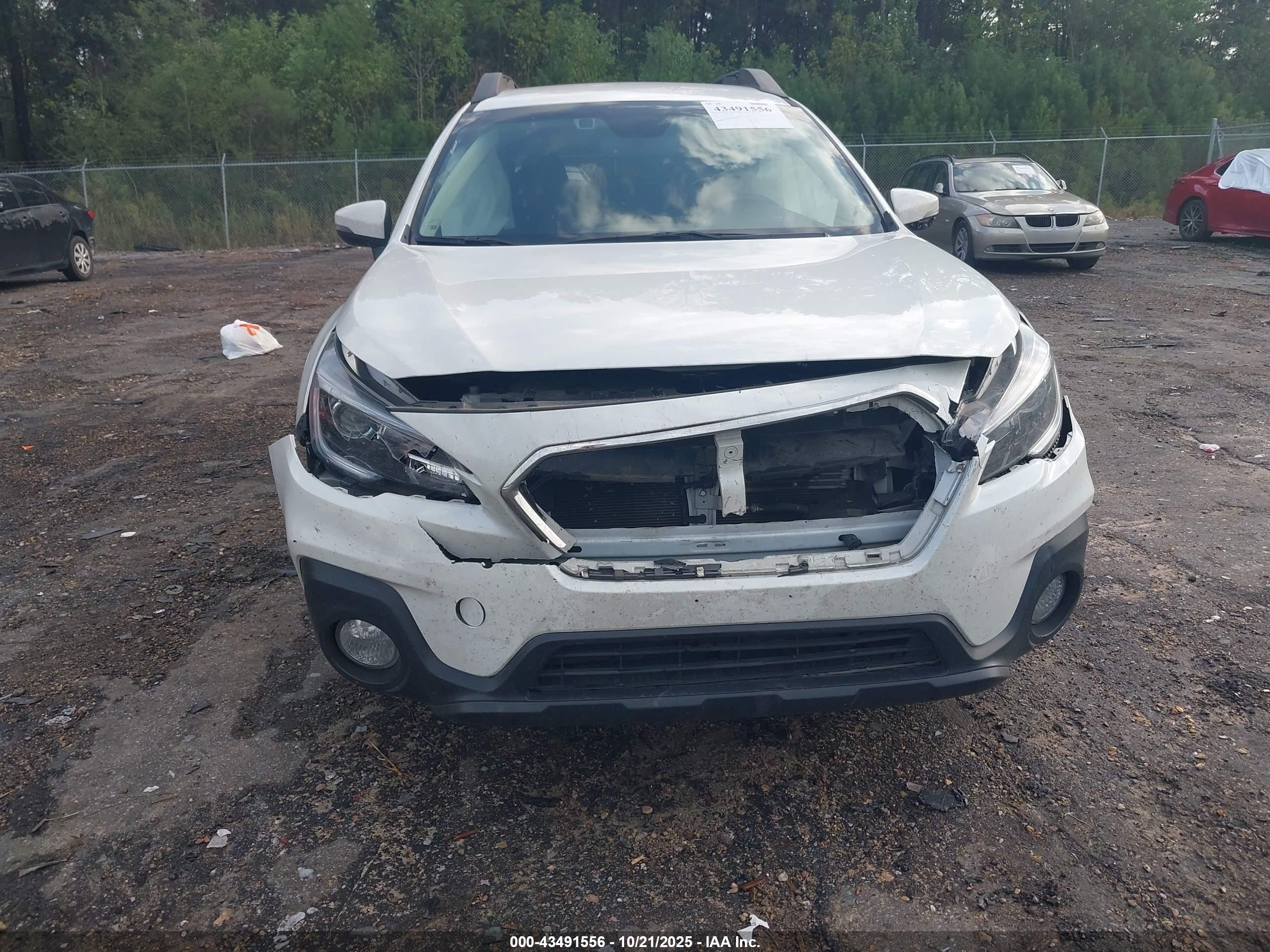 SUBARU OUTBACK image 6