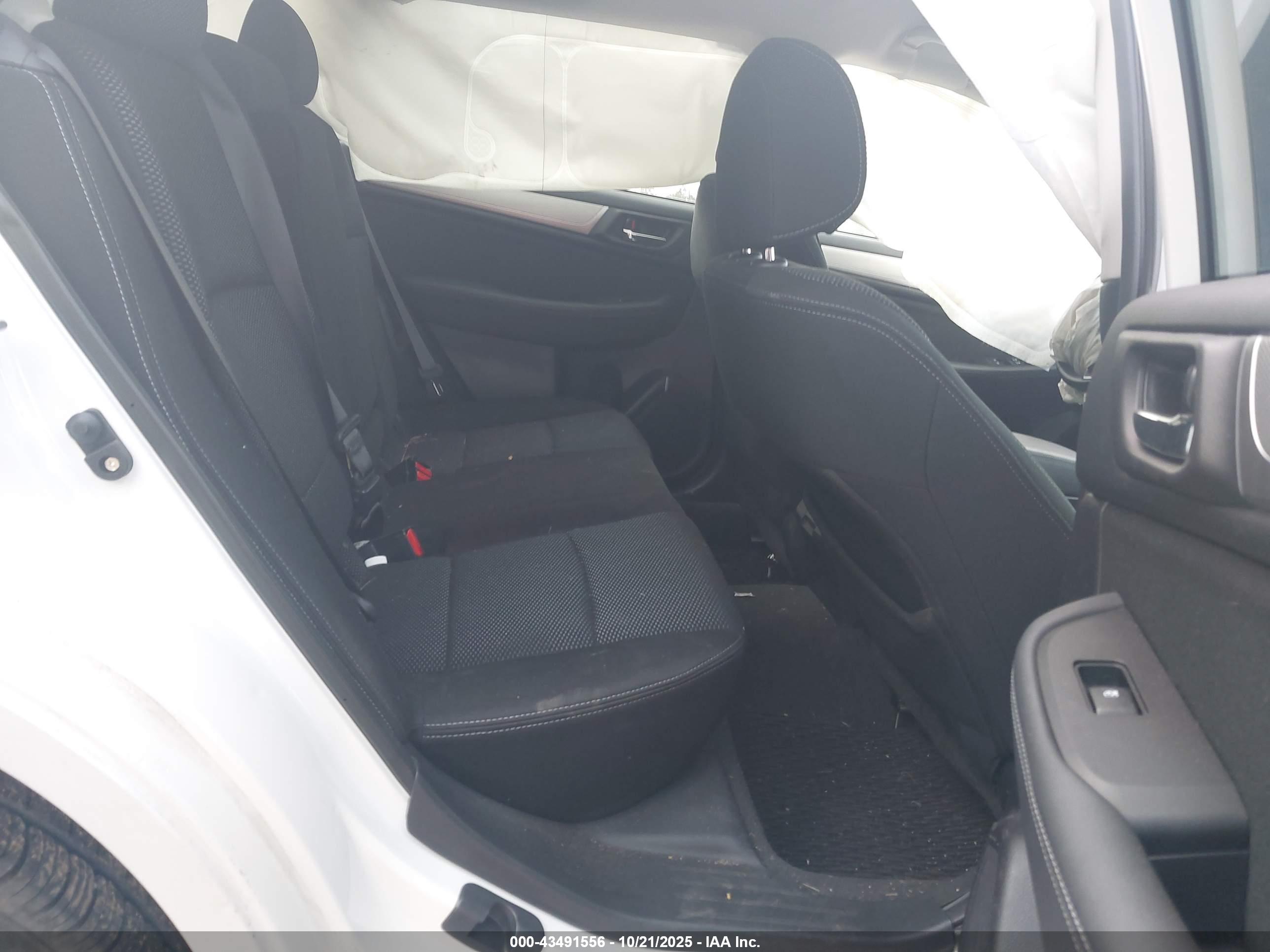 SUBARU OUTBACK image 8
