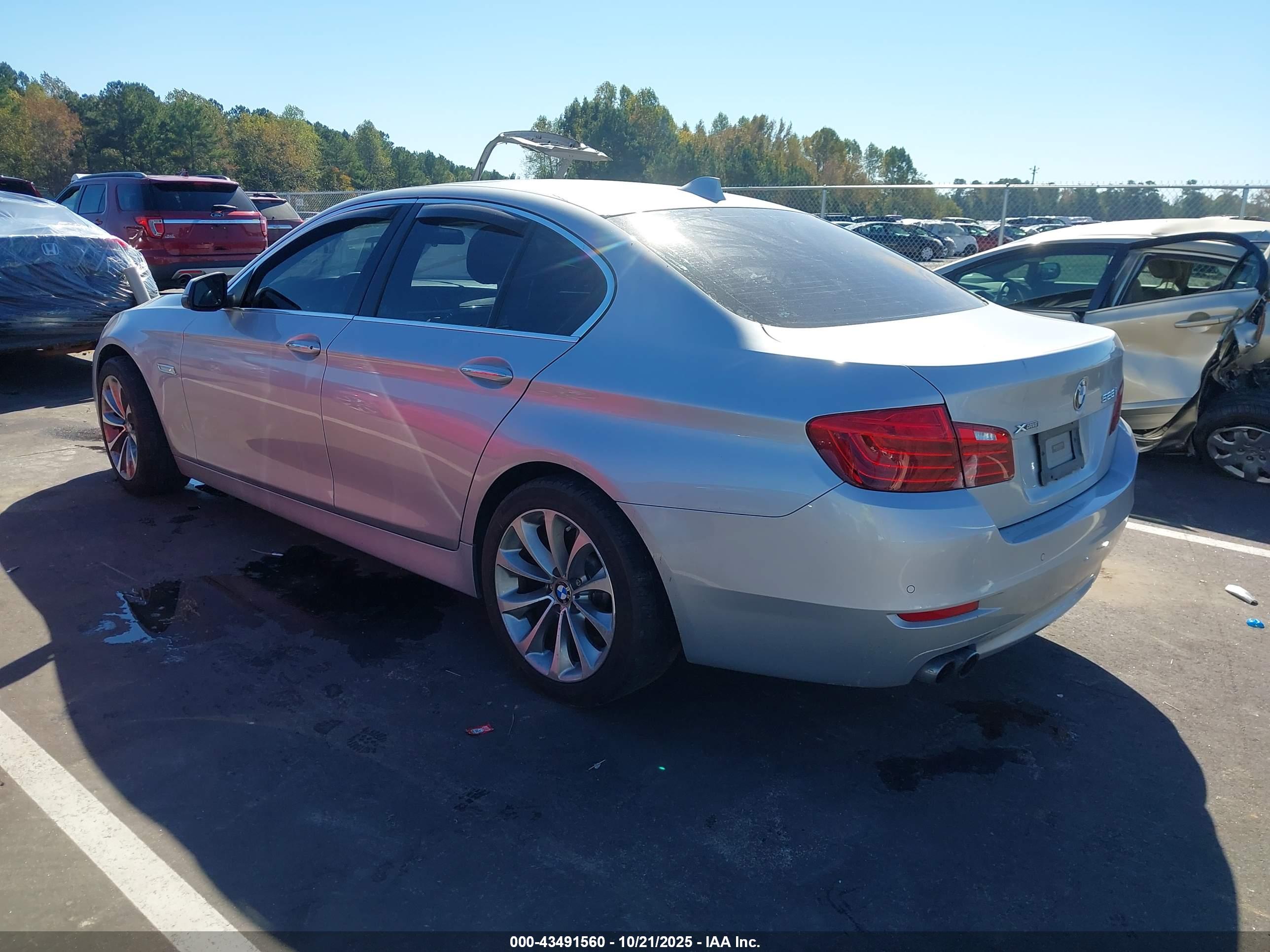 BMW 528I image 3