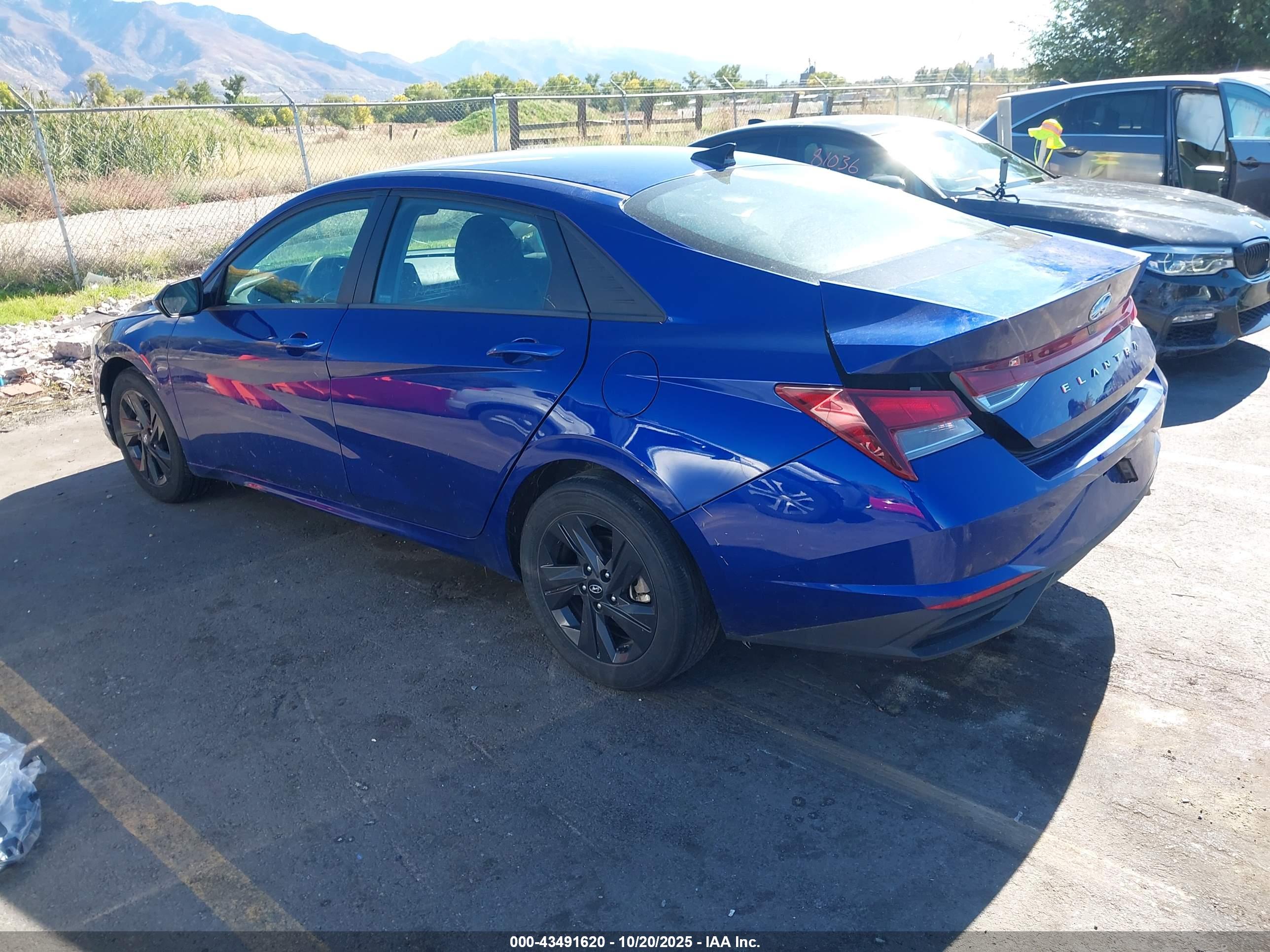 HYUNDAI ELANTRA image 3