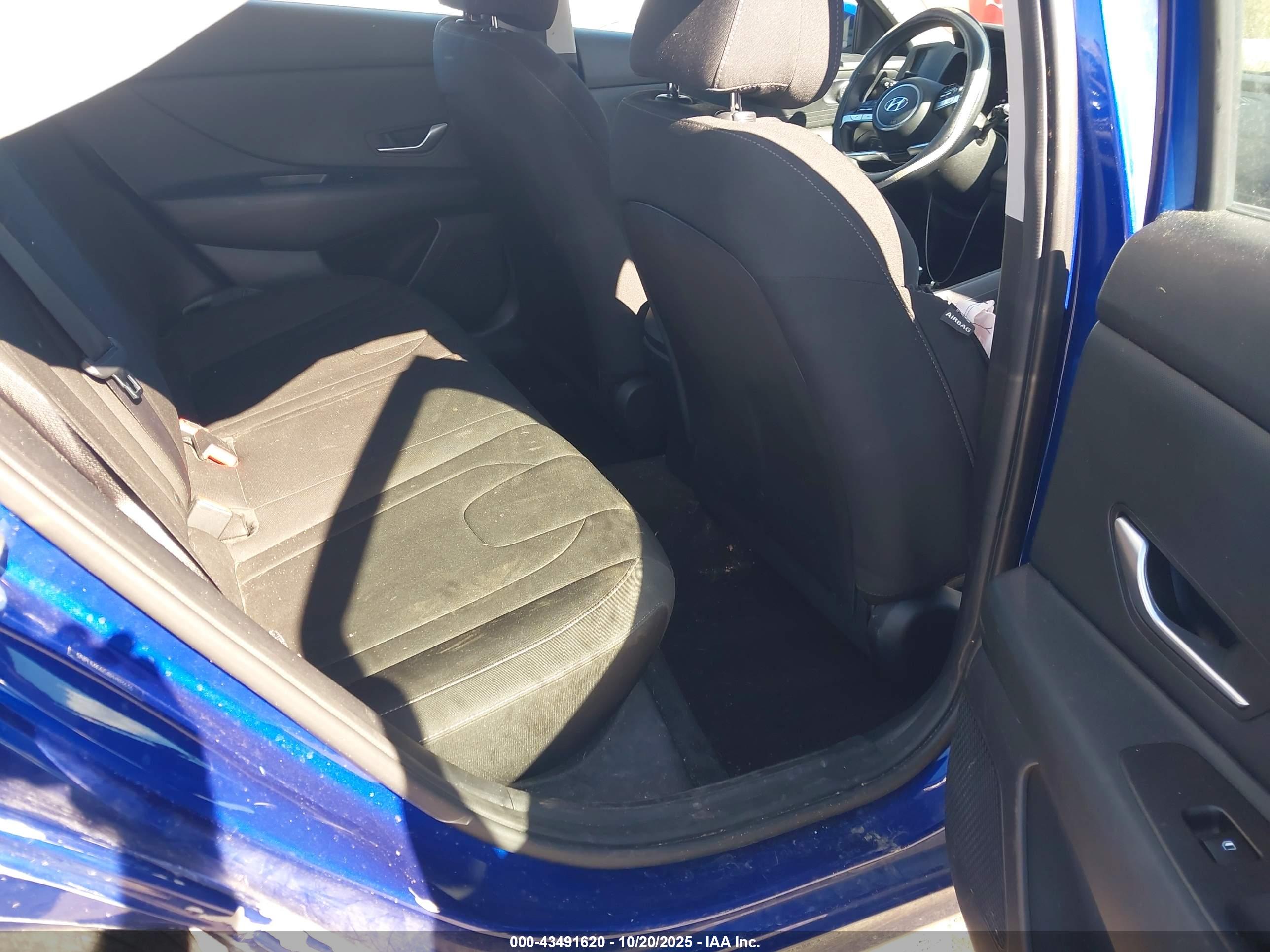 HYUNDAI ELANTRA image 8