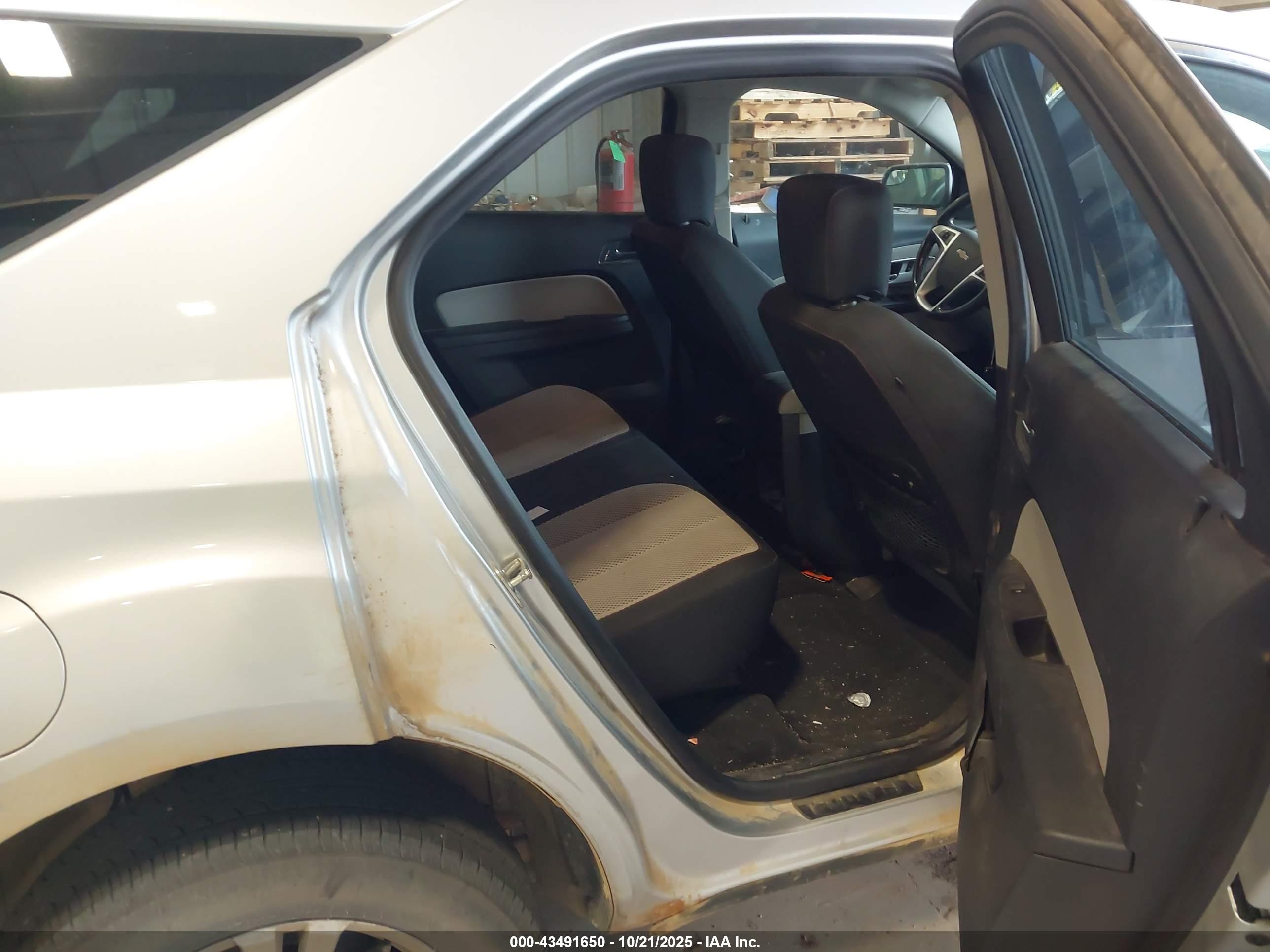 CHEVROLET EQUINOX image 8