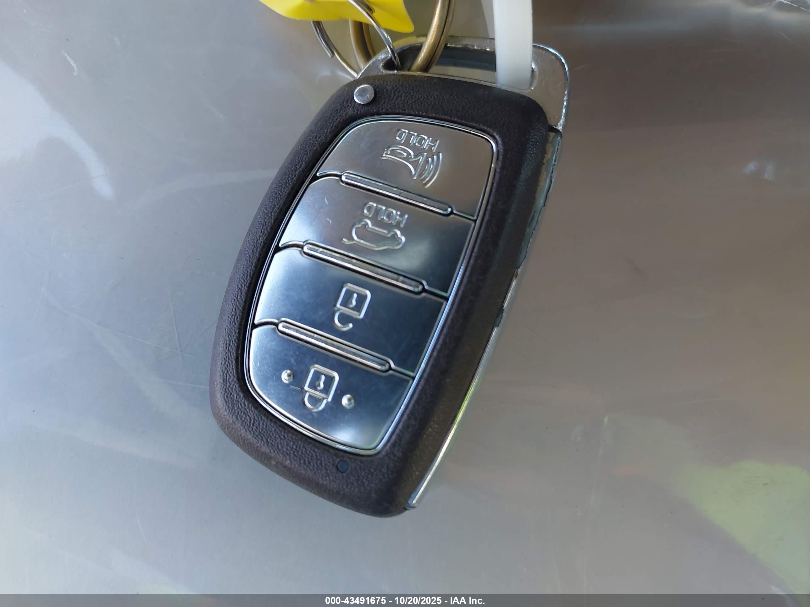 HYUNDAI TUCSON image 11