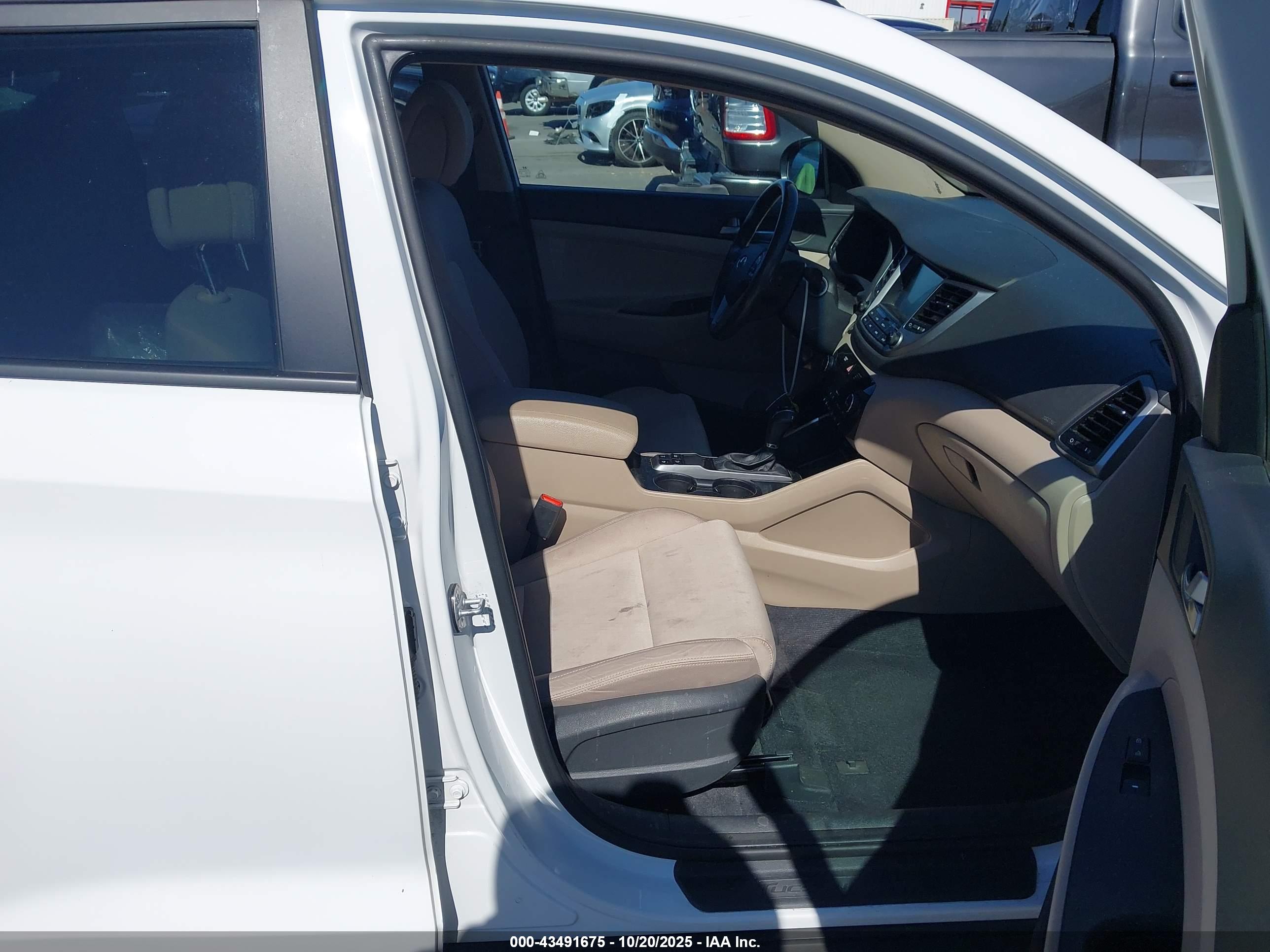 HYUNDAI TUCSON image 5