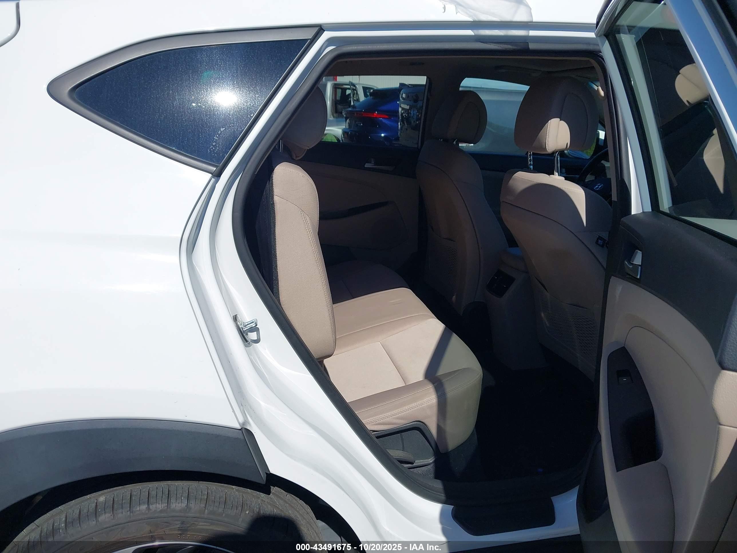 HYUNDAI TUCSON image 8