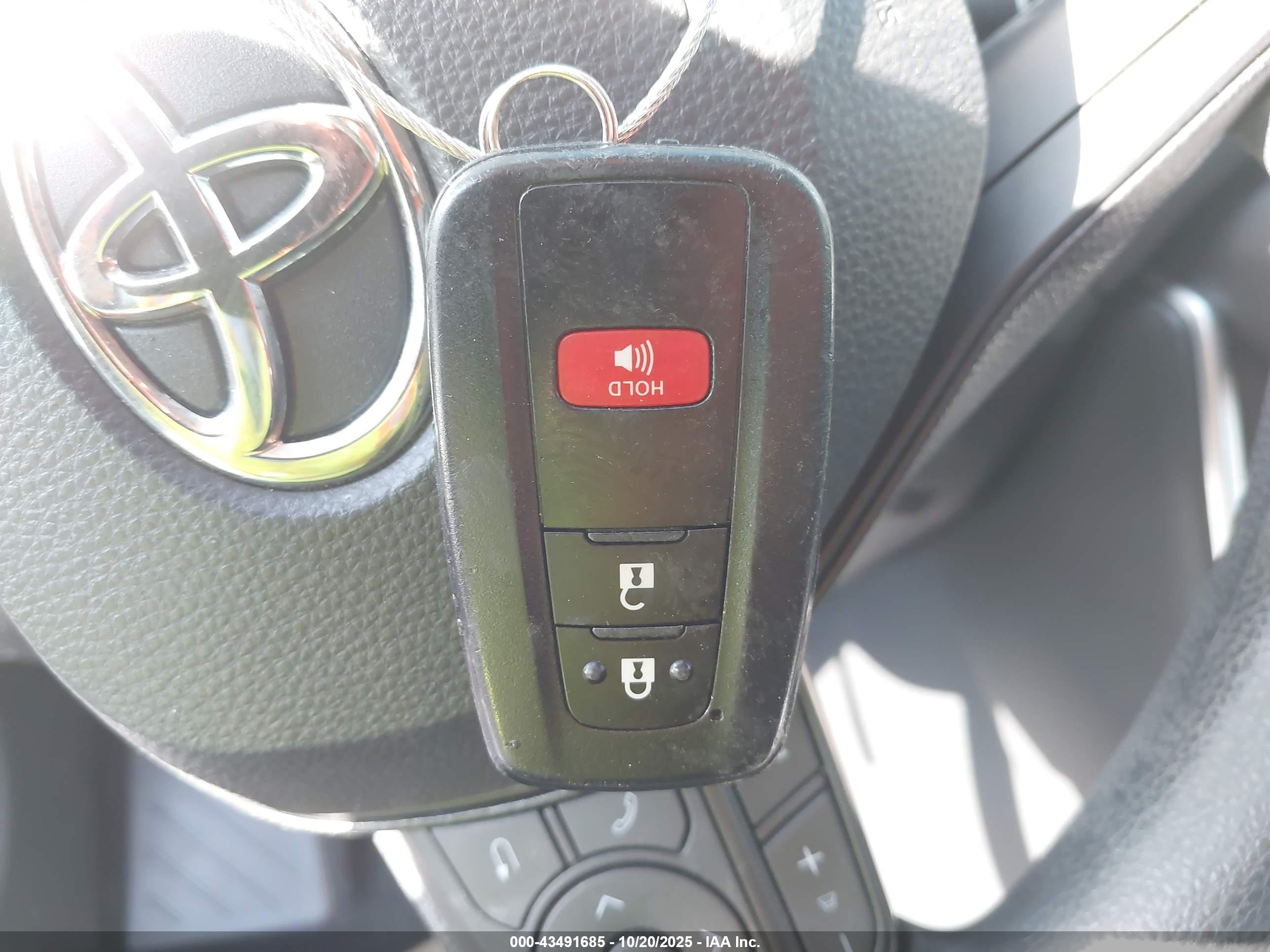 TOYOTA RAV4 image 11