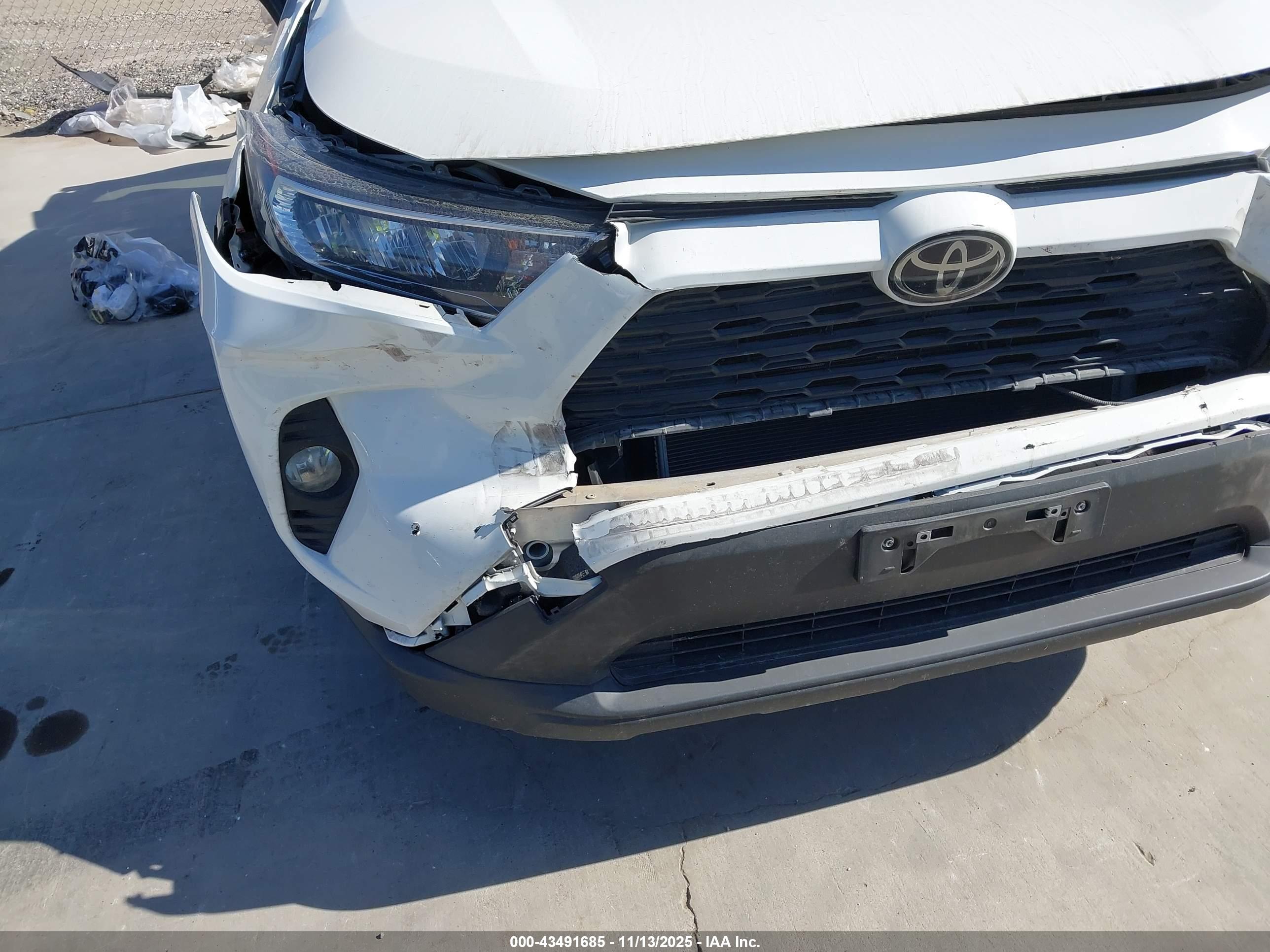 TOYOTA RAV4 image 6