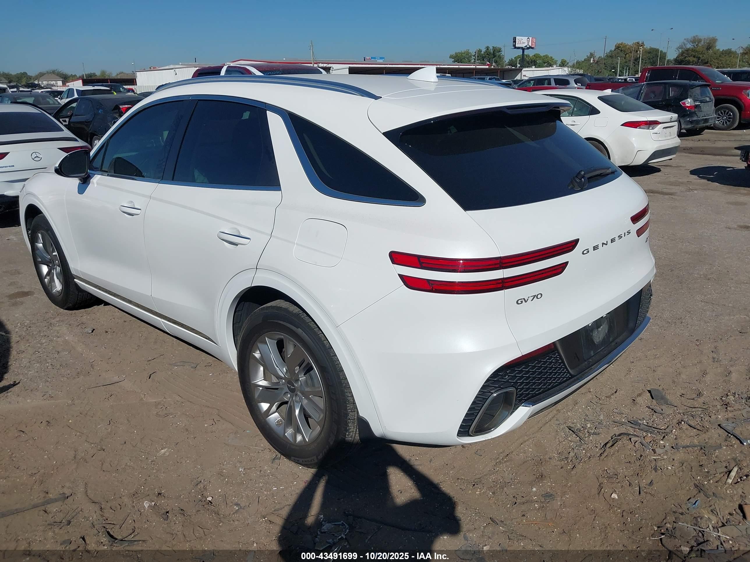 GENESIS GV70 image 3