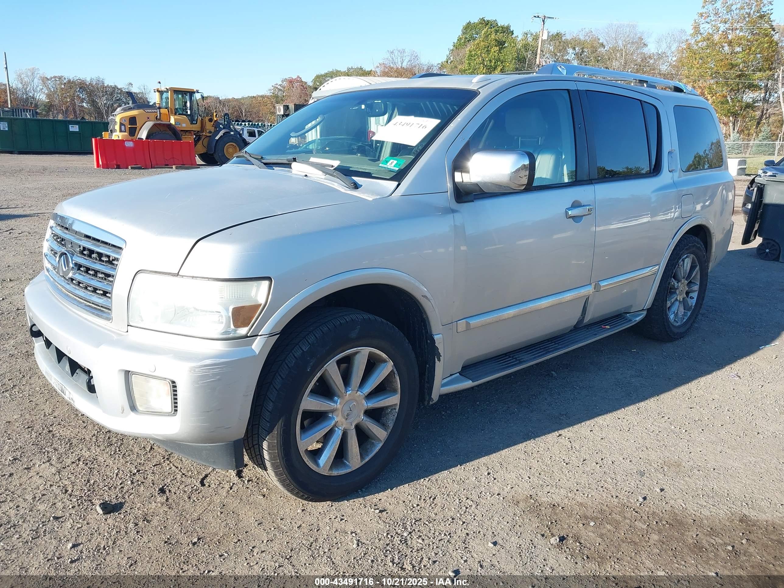 INFINITI QX56 image 2