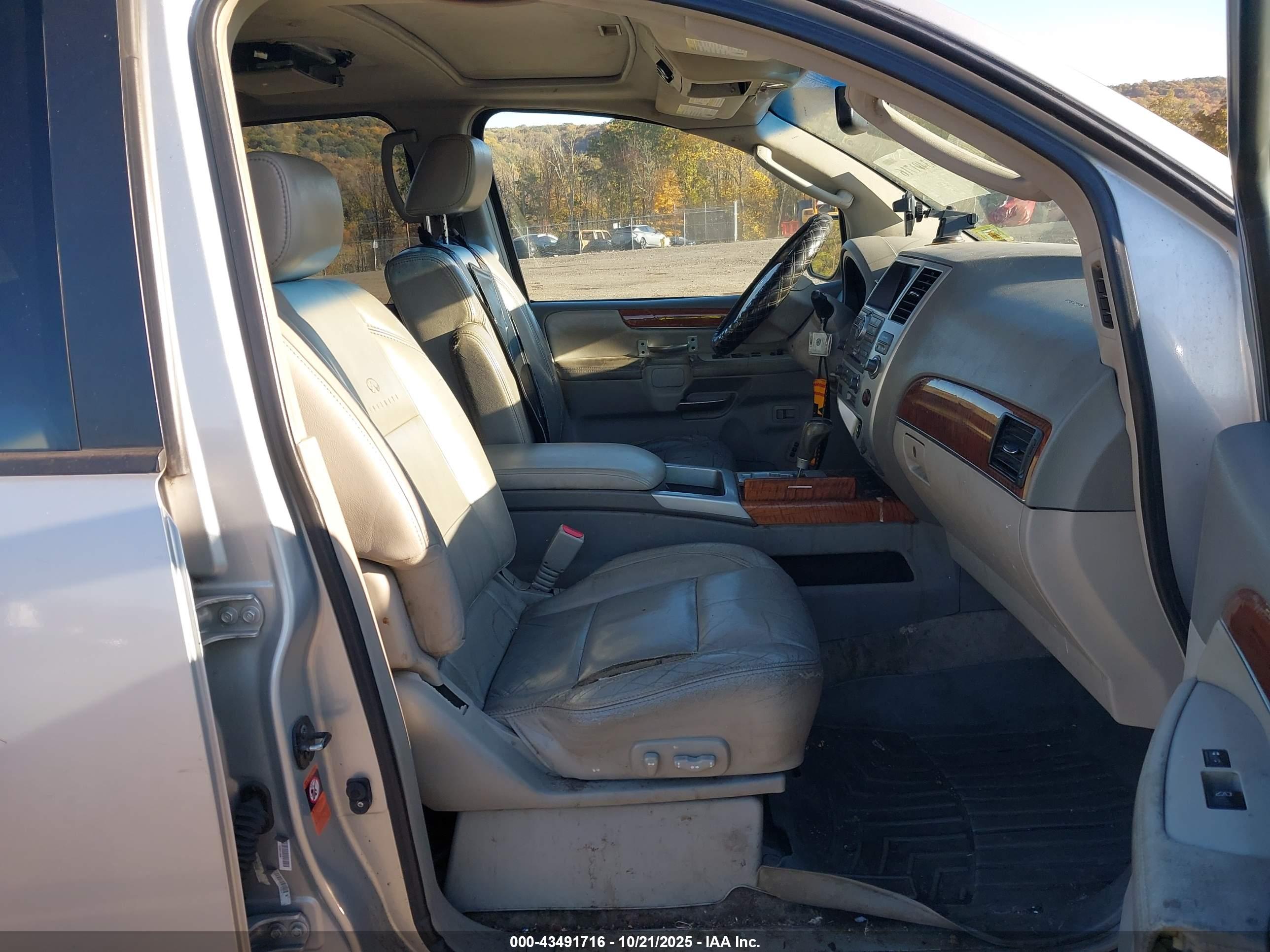 INFINITI QX56 image 5
