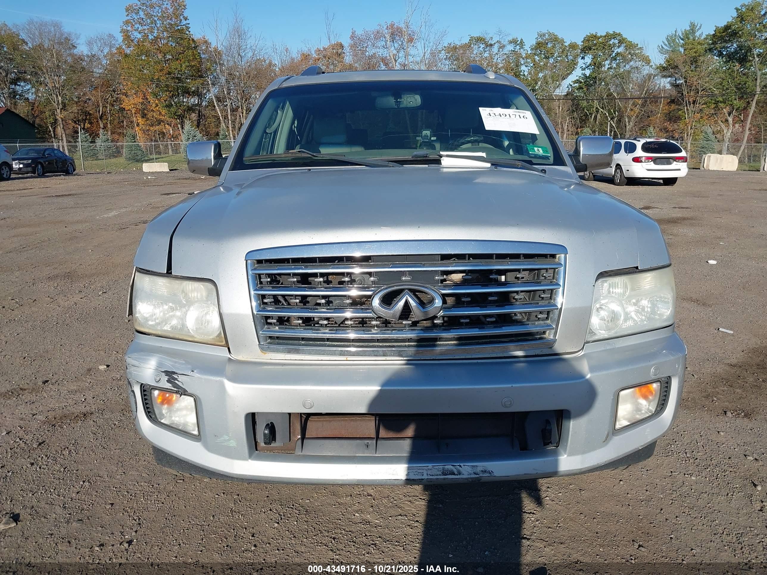 INFINITI QX56 image 6