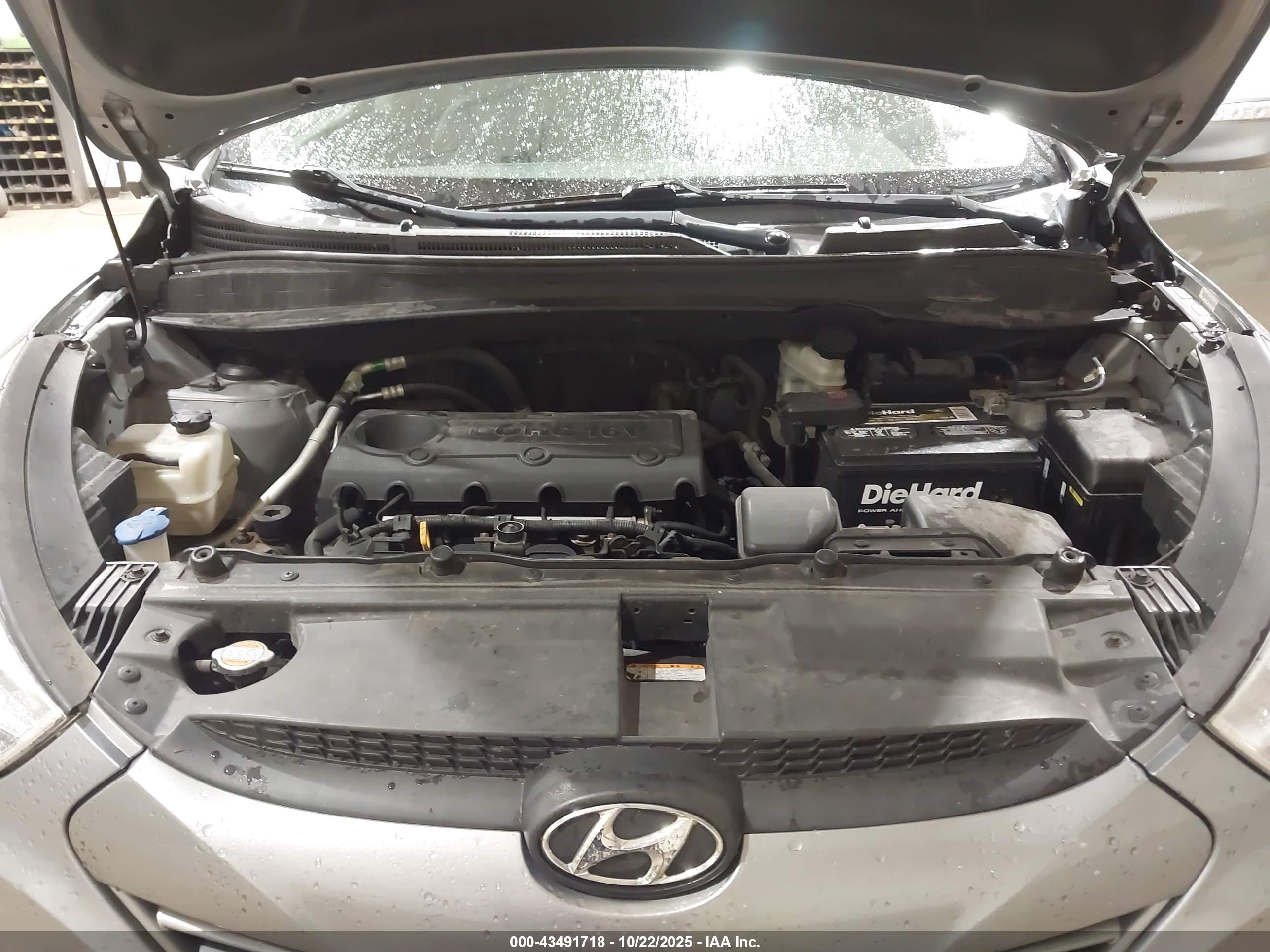 HYUNDAI TUCSON image 10