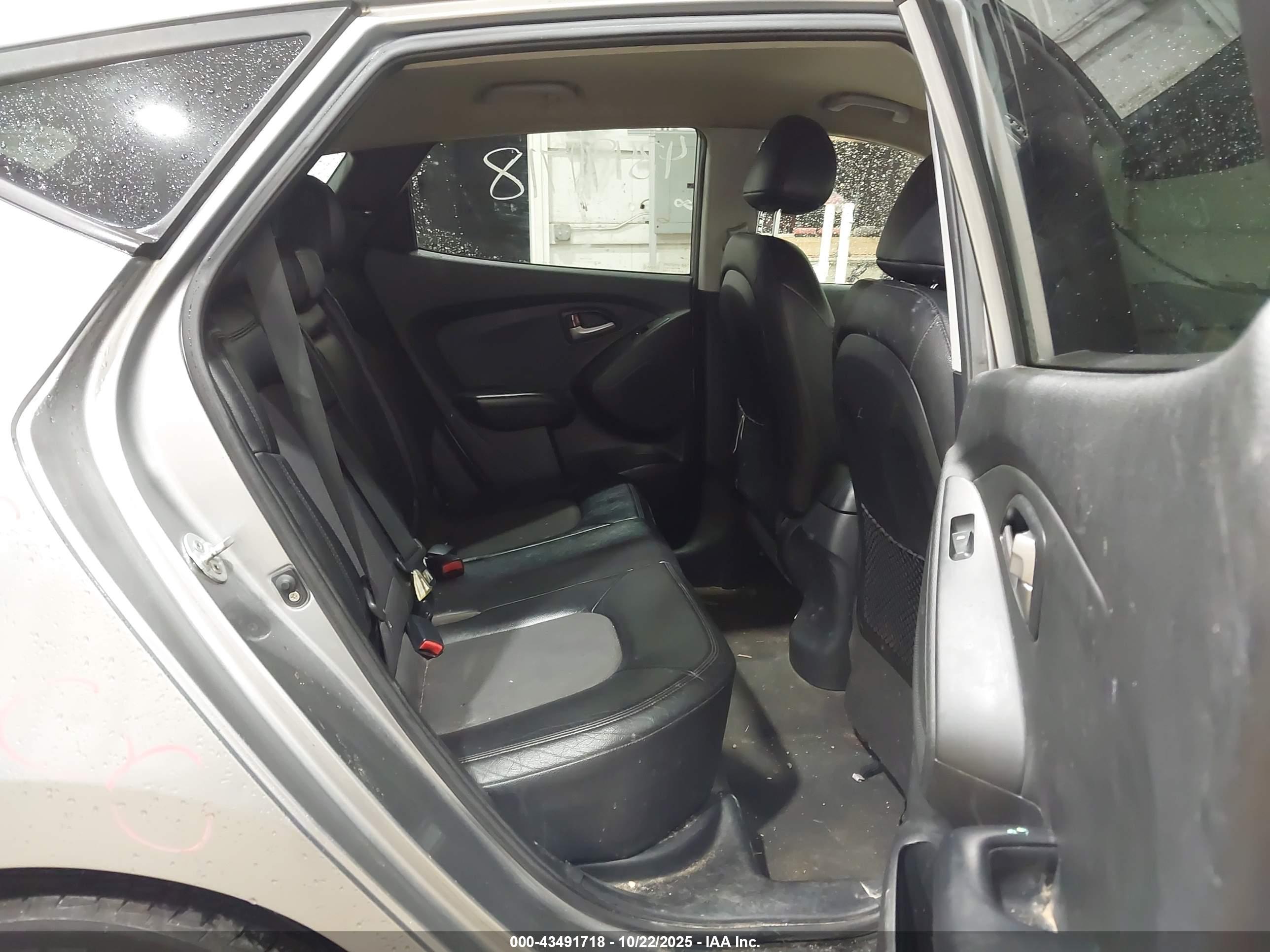 HYUNDAI TUCSON image 8