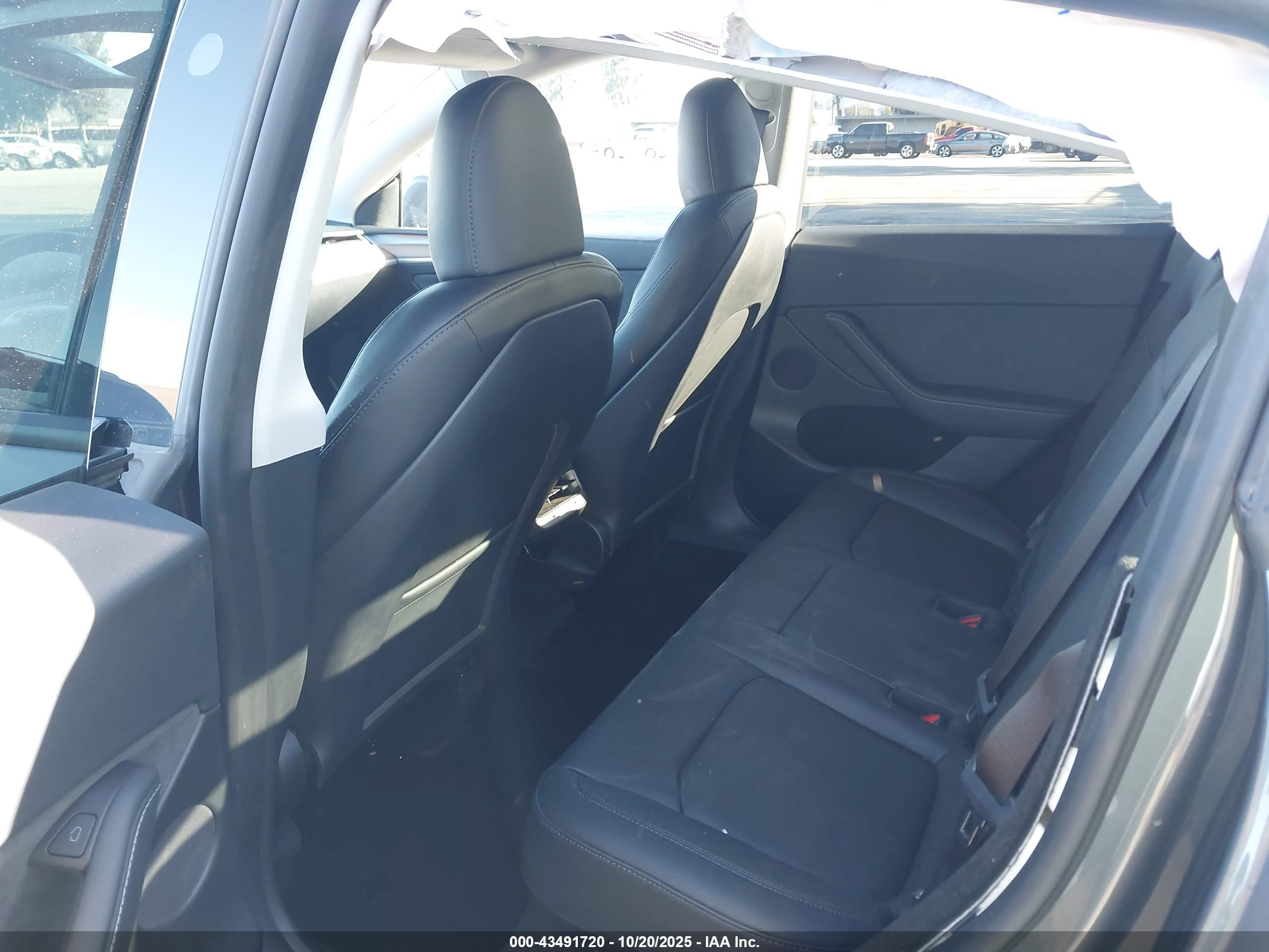 TESLA MODEL image 8