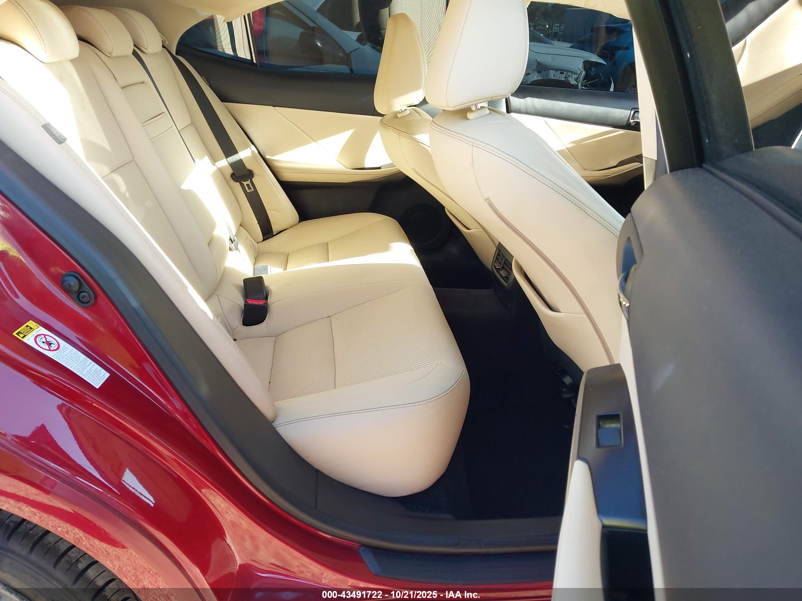 LEXUS IS image 8