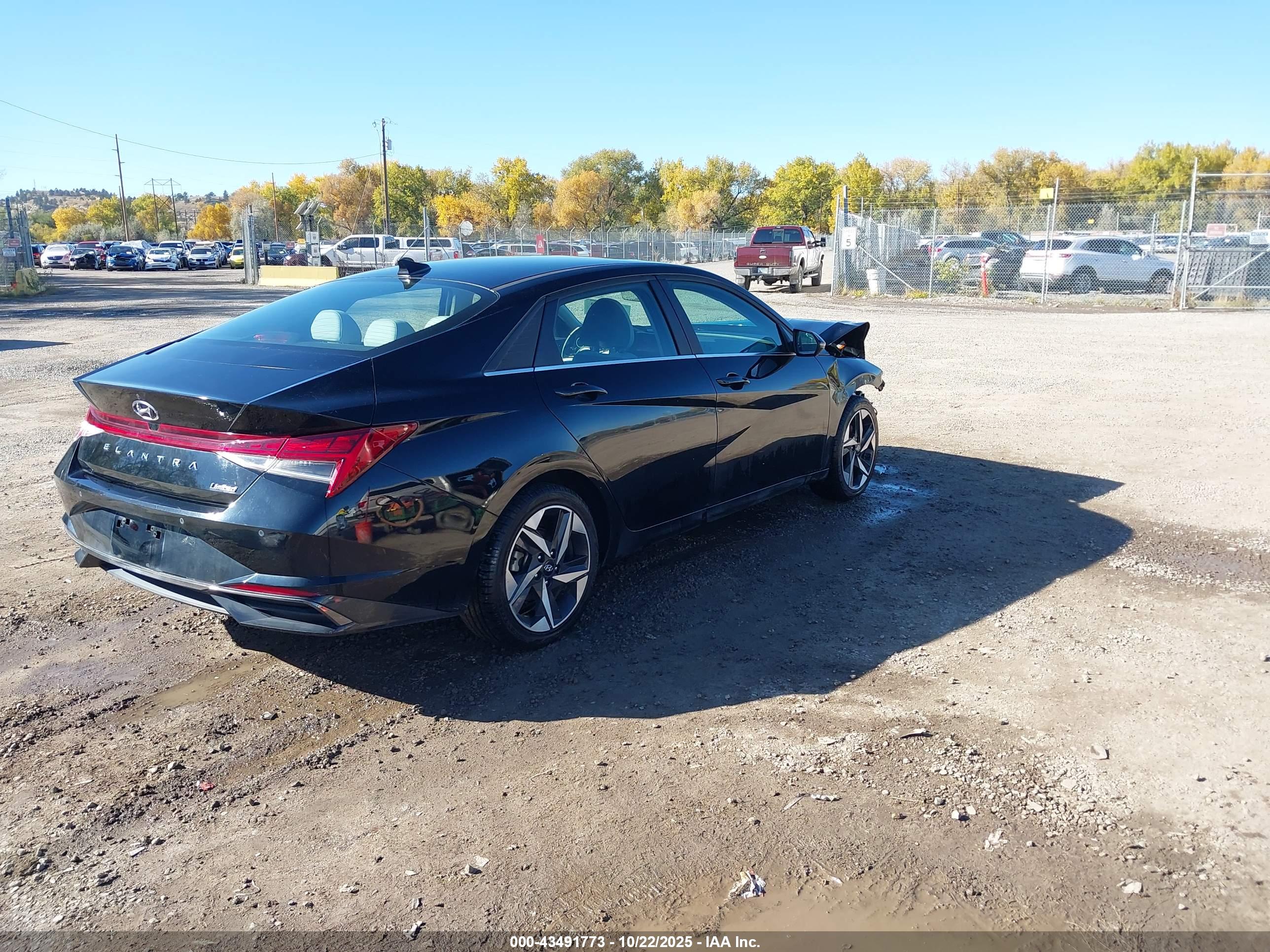 HYUNDAI ELANTRA image 4