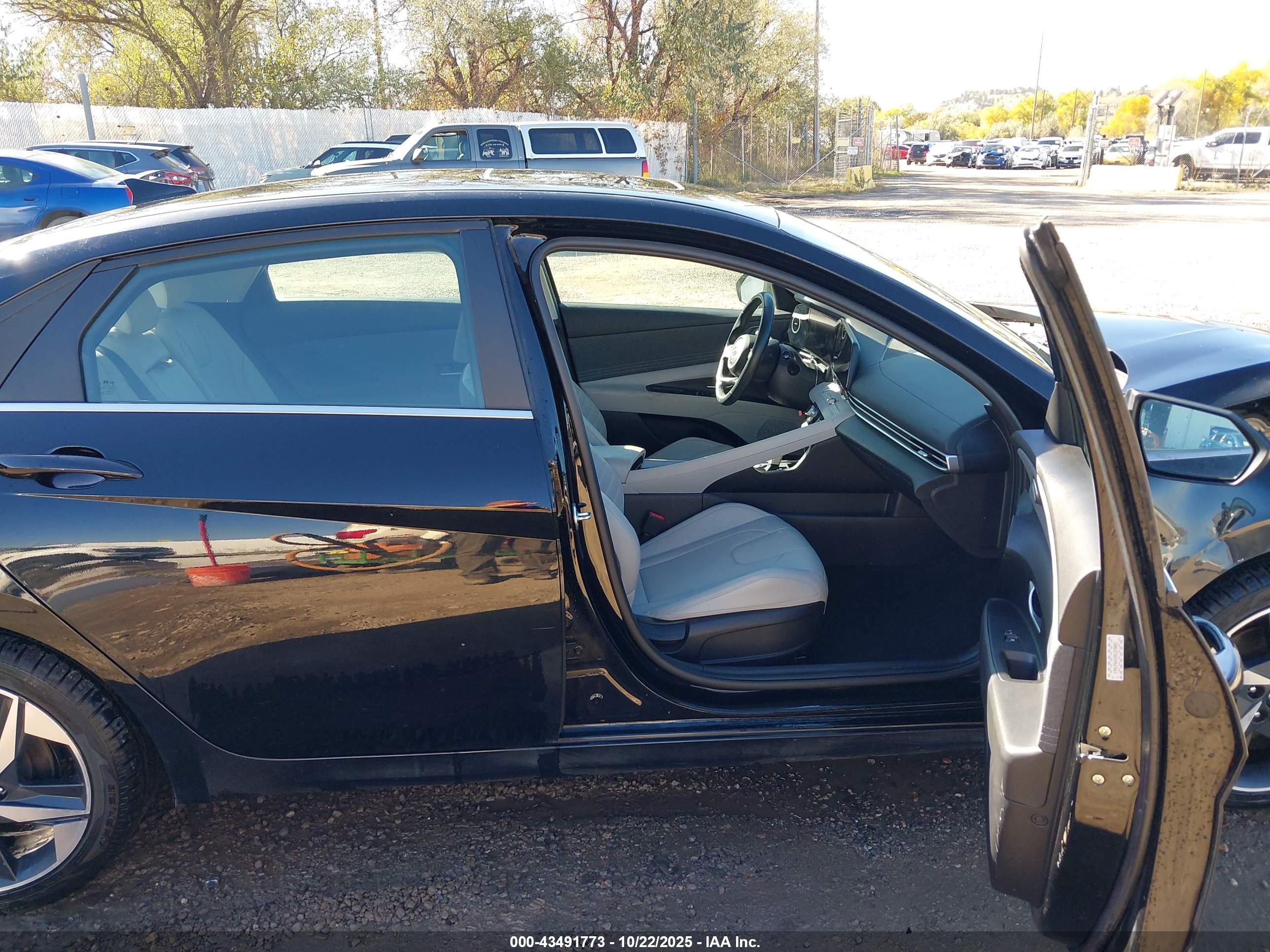 HYUNDAI ELANTRA image 5