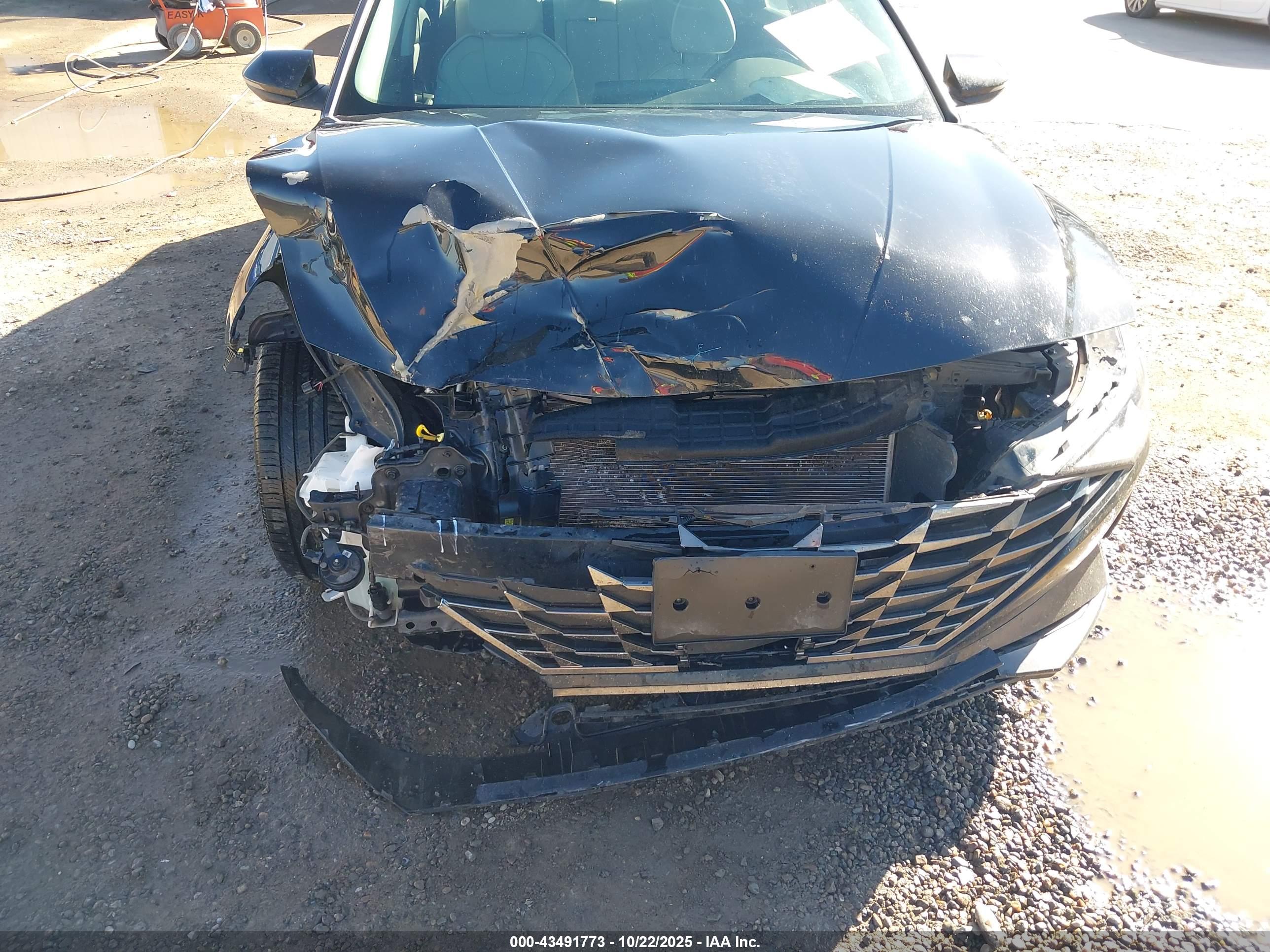 HYUNDAI ELANTRA image 6
