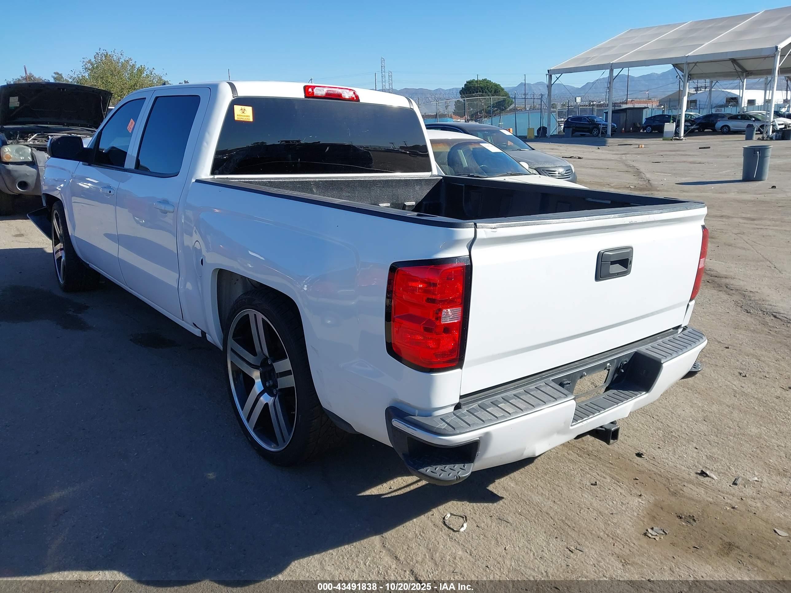CHEVROLET SILVERADO image 3