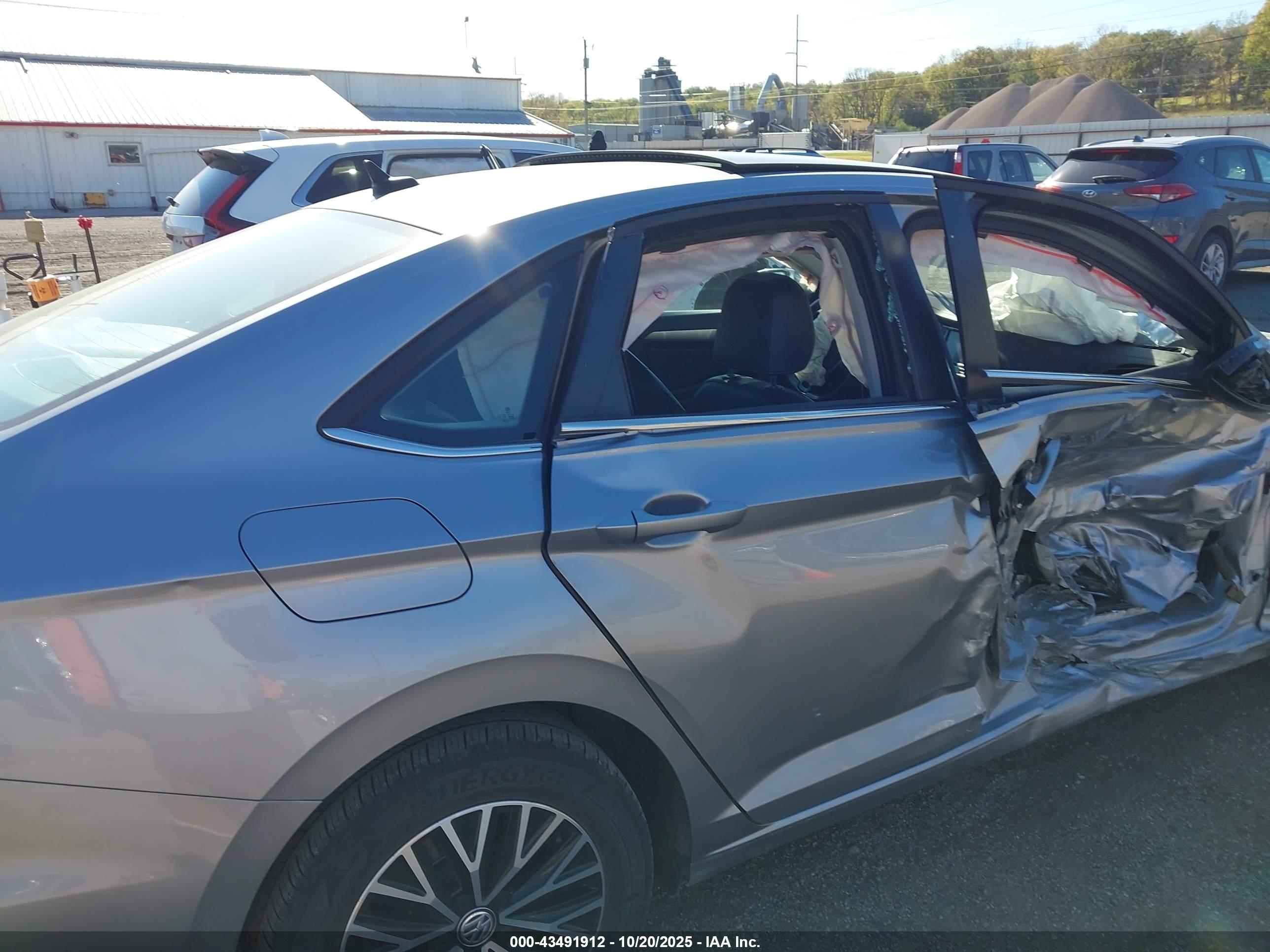 VOLKSWAGEN JETTA image 6