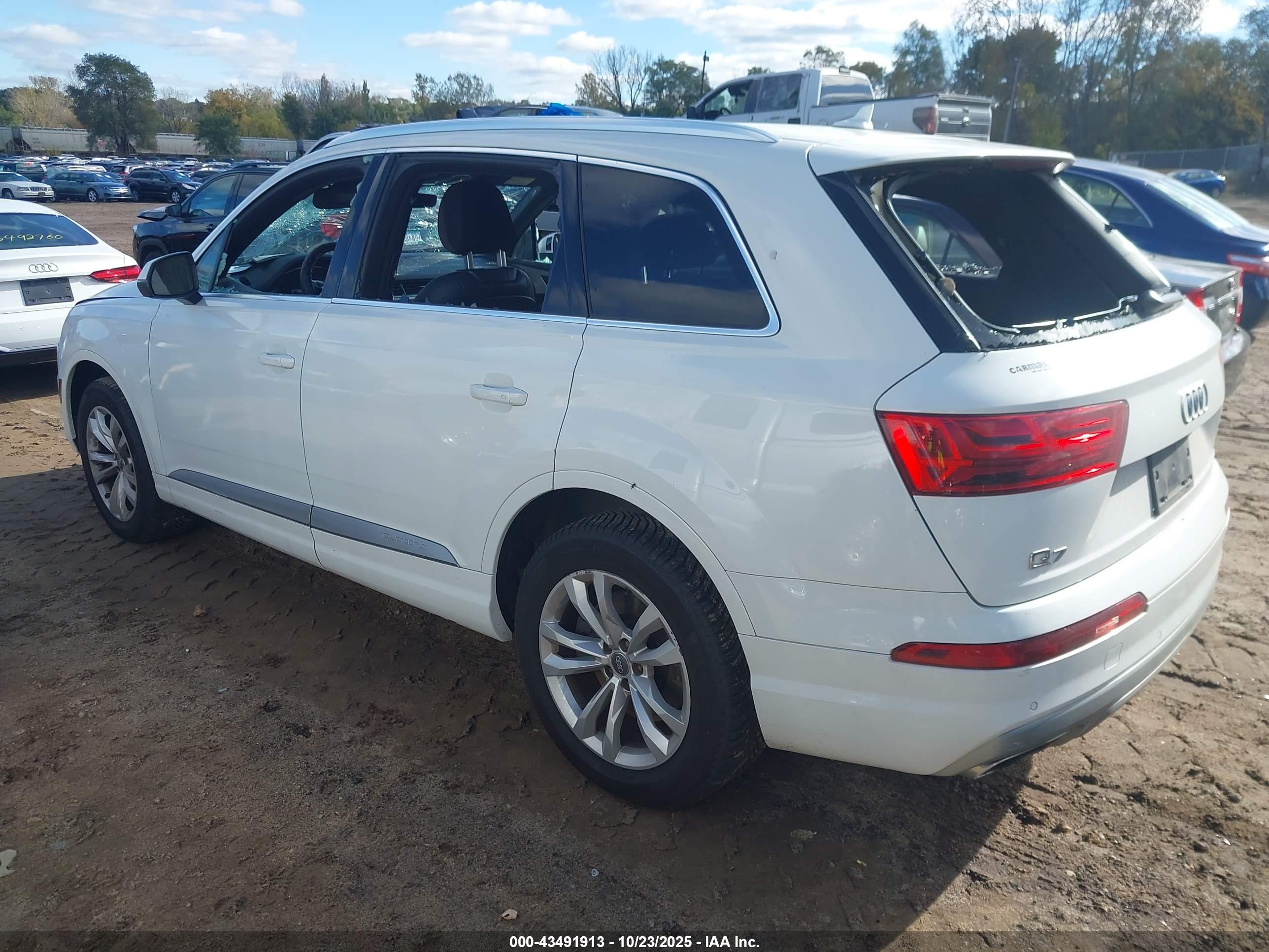 AUDI Q7 image 3