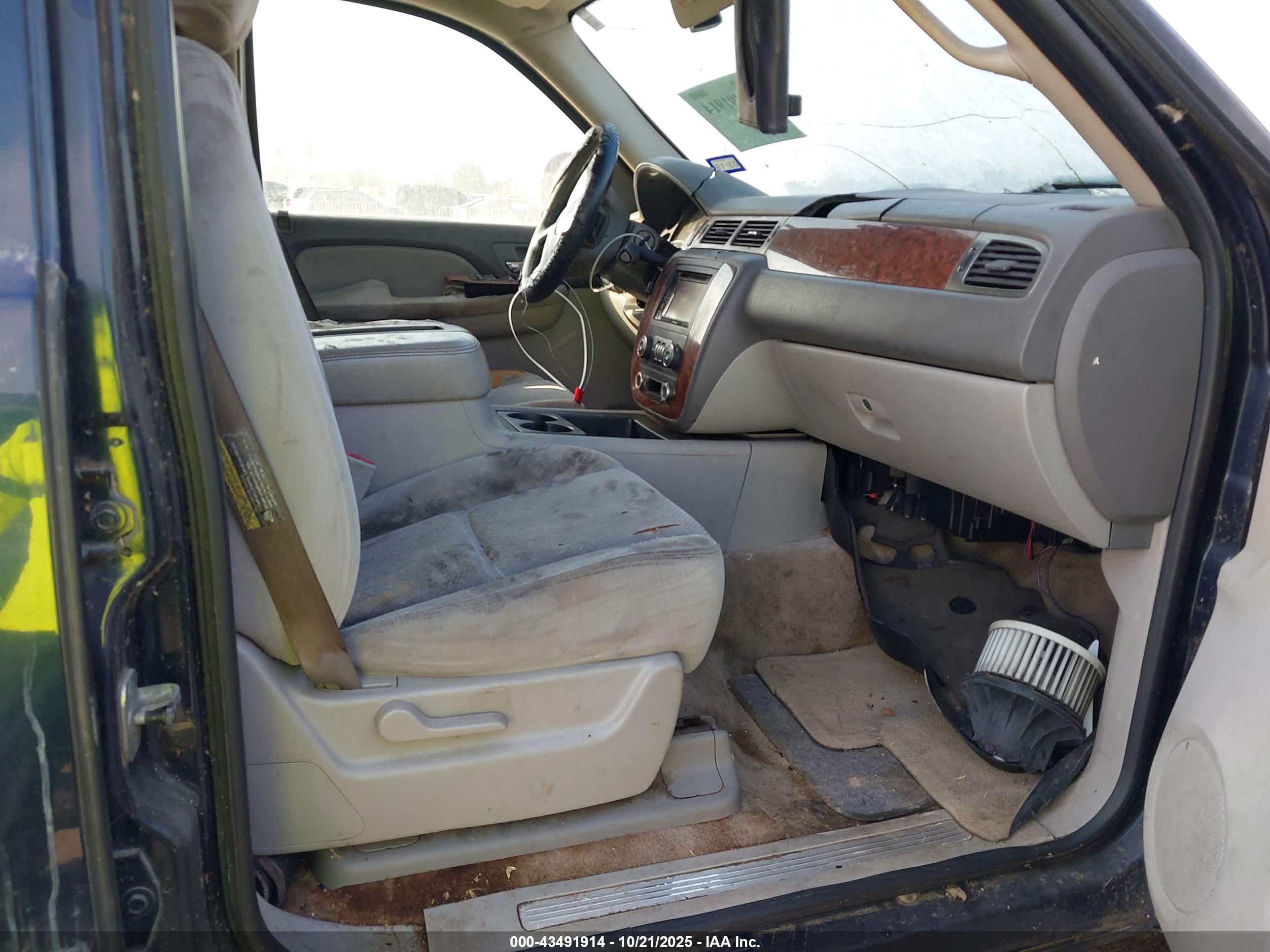 CHEVROLET TAHOE image 5