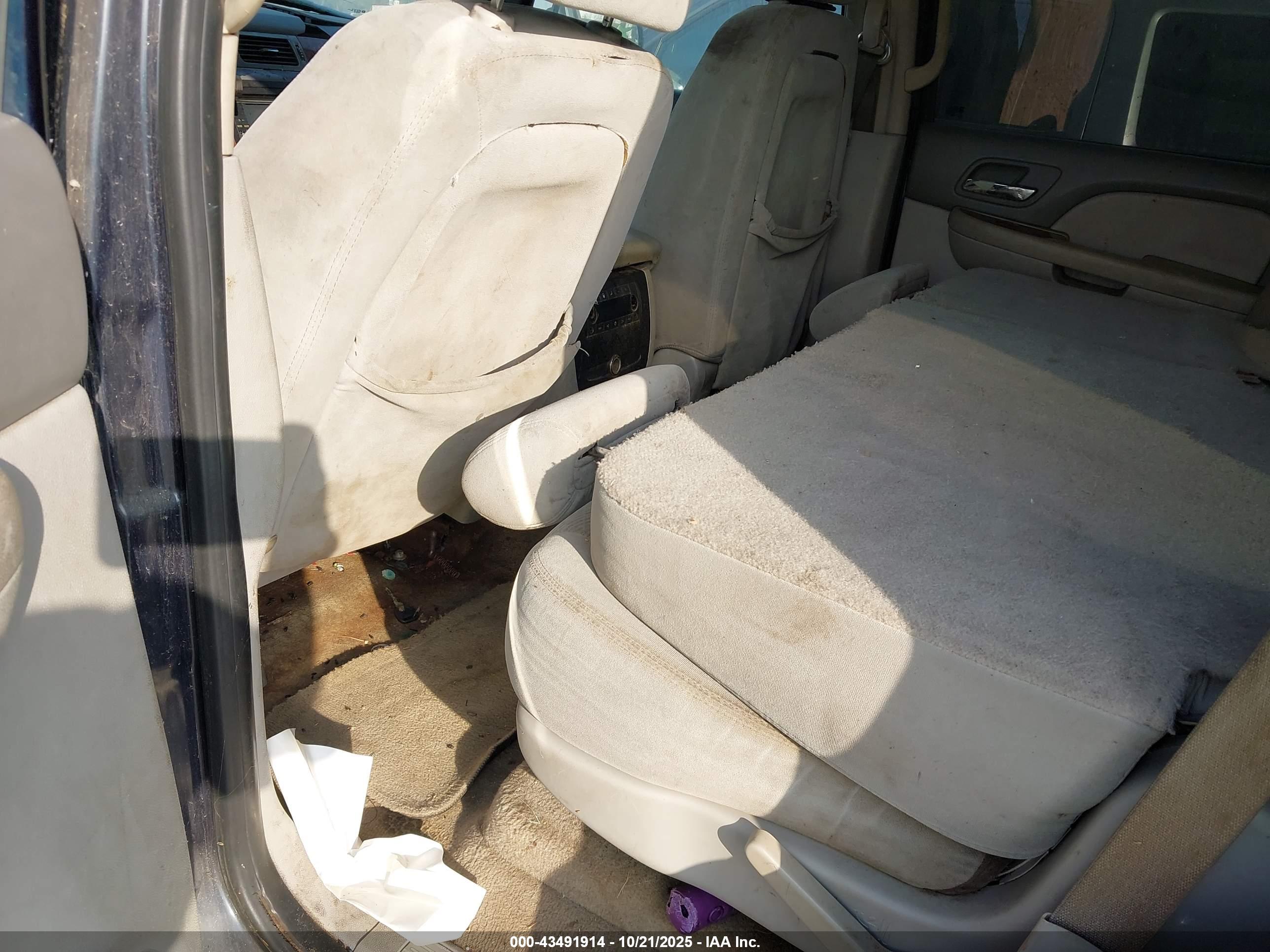 CHEVROLET TAHOE image 6