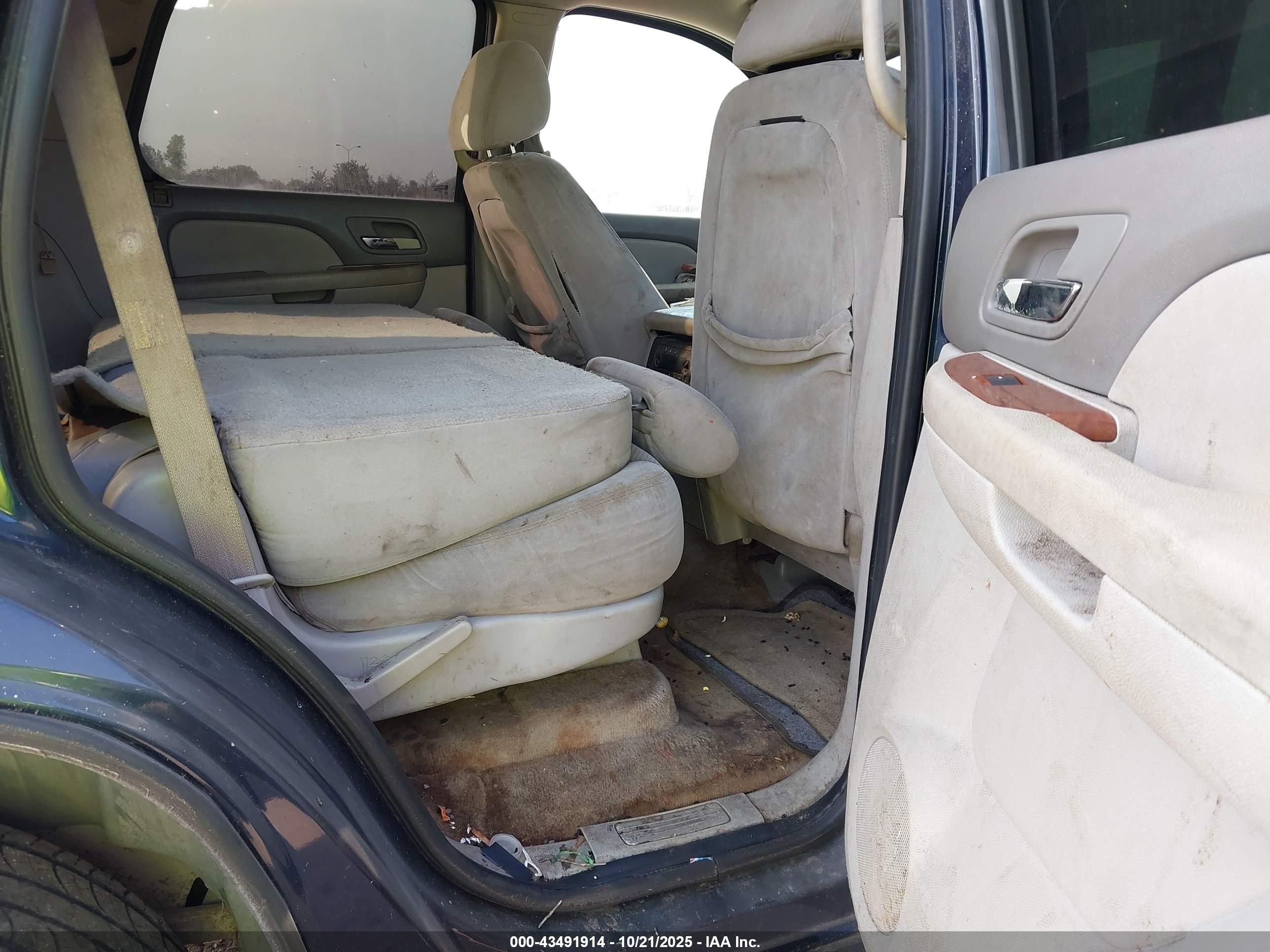 CHEVROLET TAHOE image 8