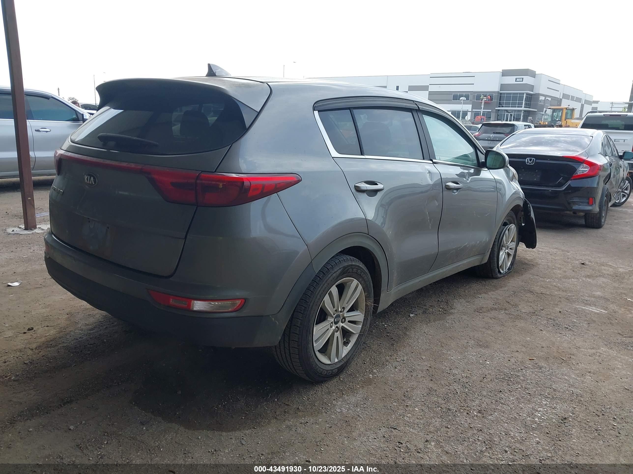 KIA SPORTAGE image 4