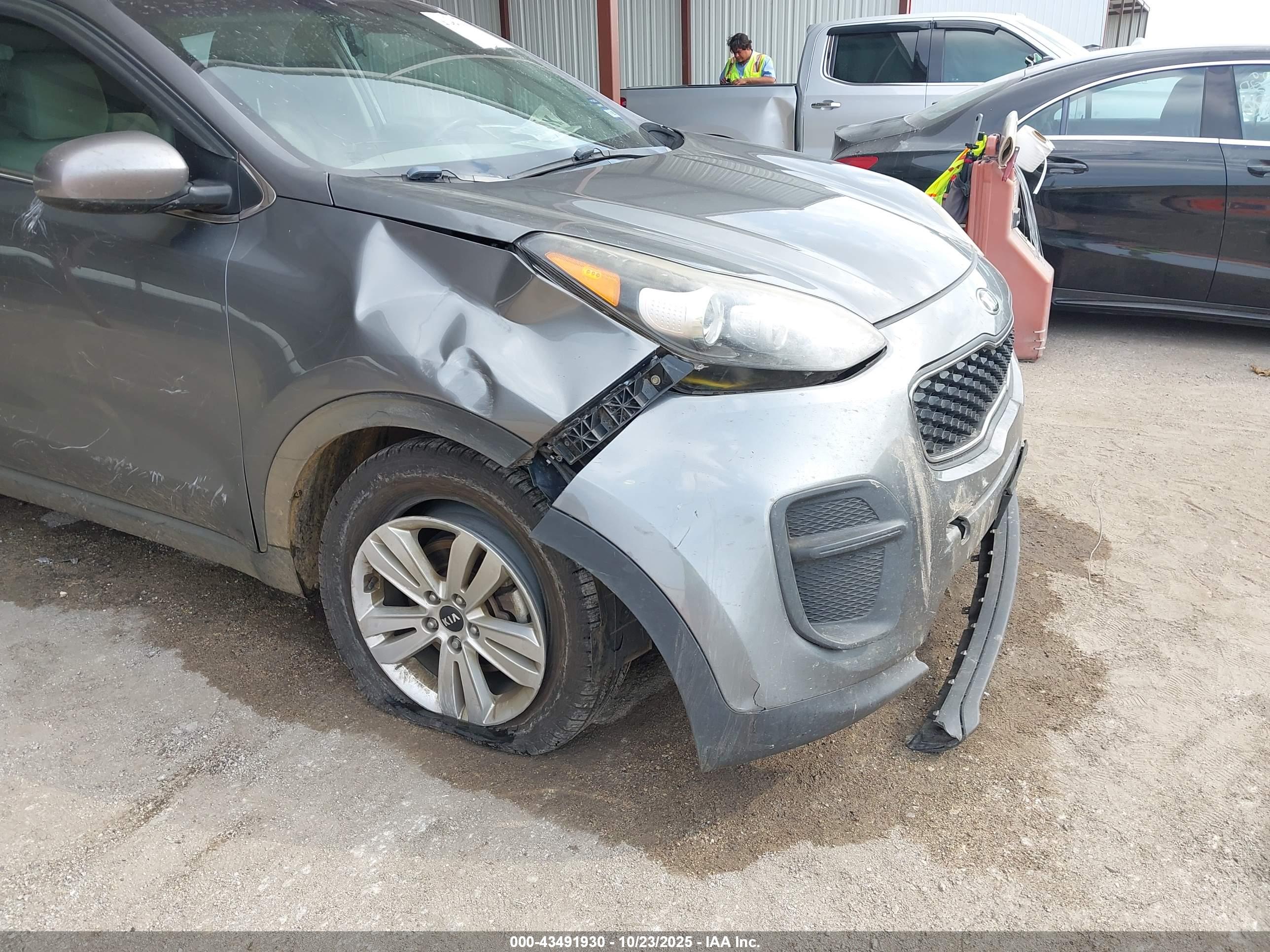 KIA SPORTAGE image 6