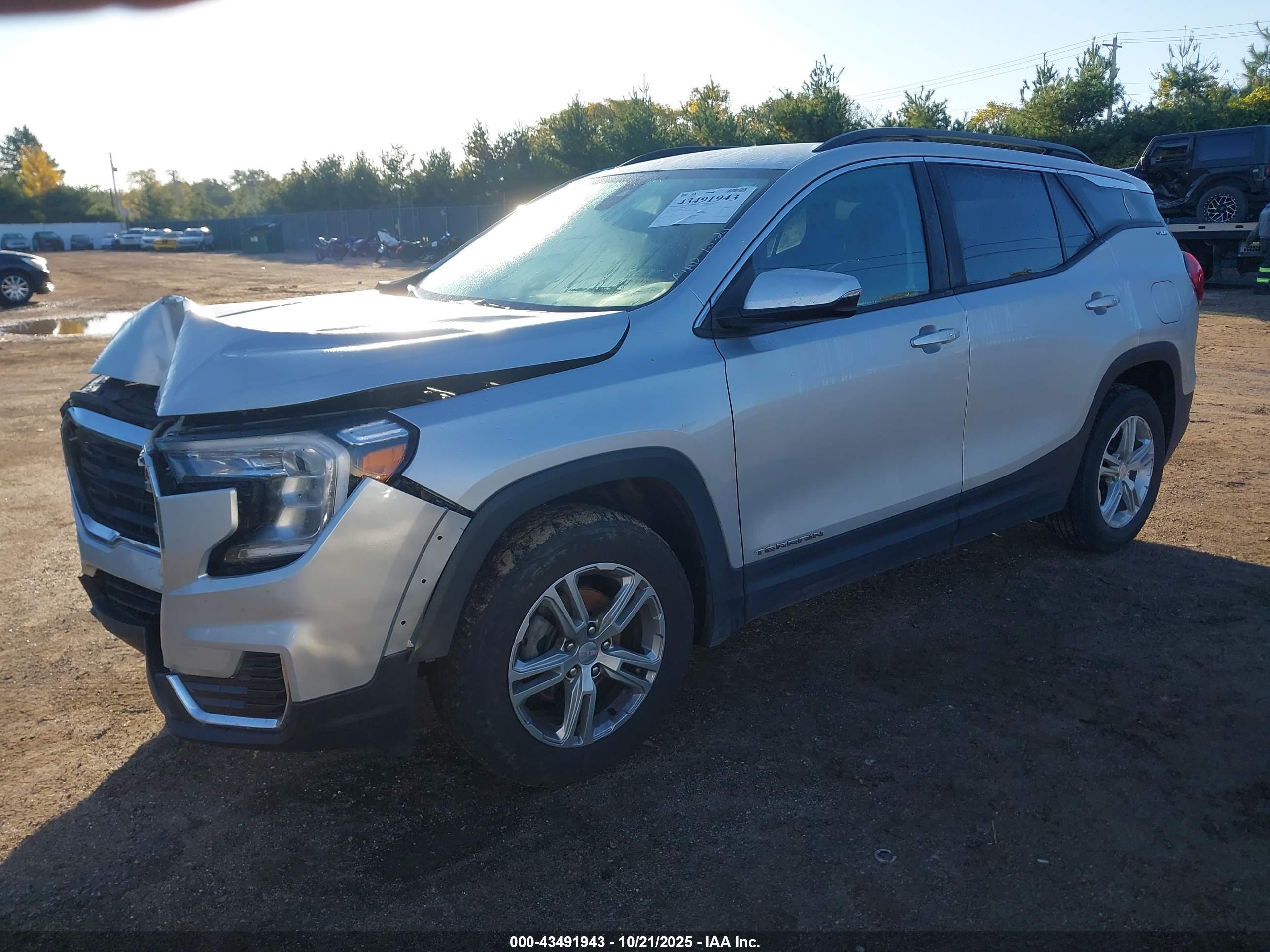 GMC TERRAIN image 2