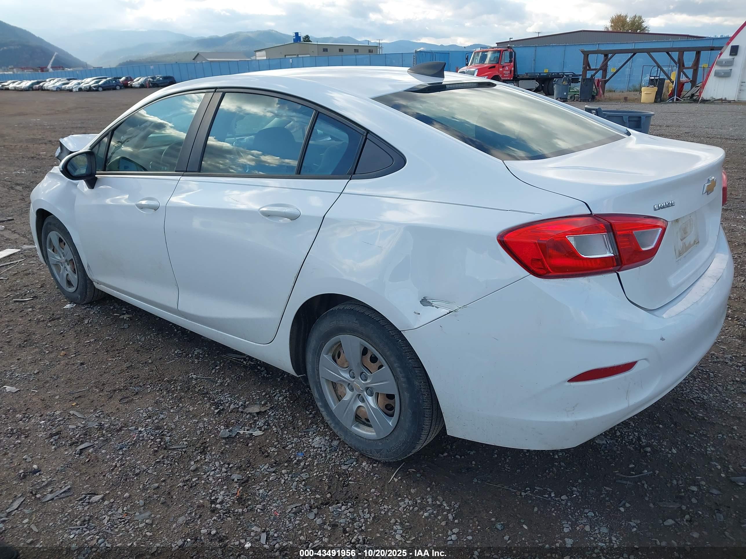 CHEVROLET CRUZE image 3