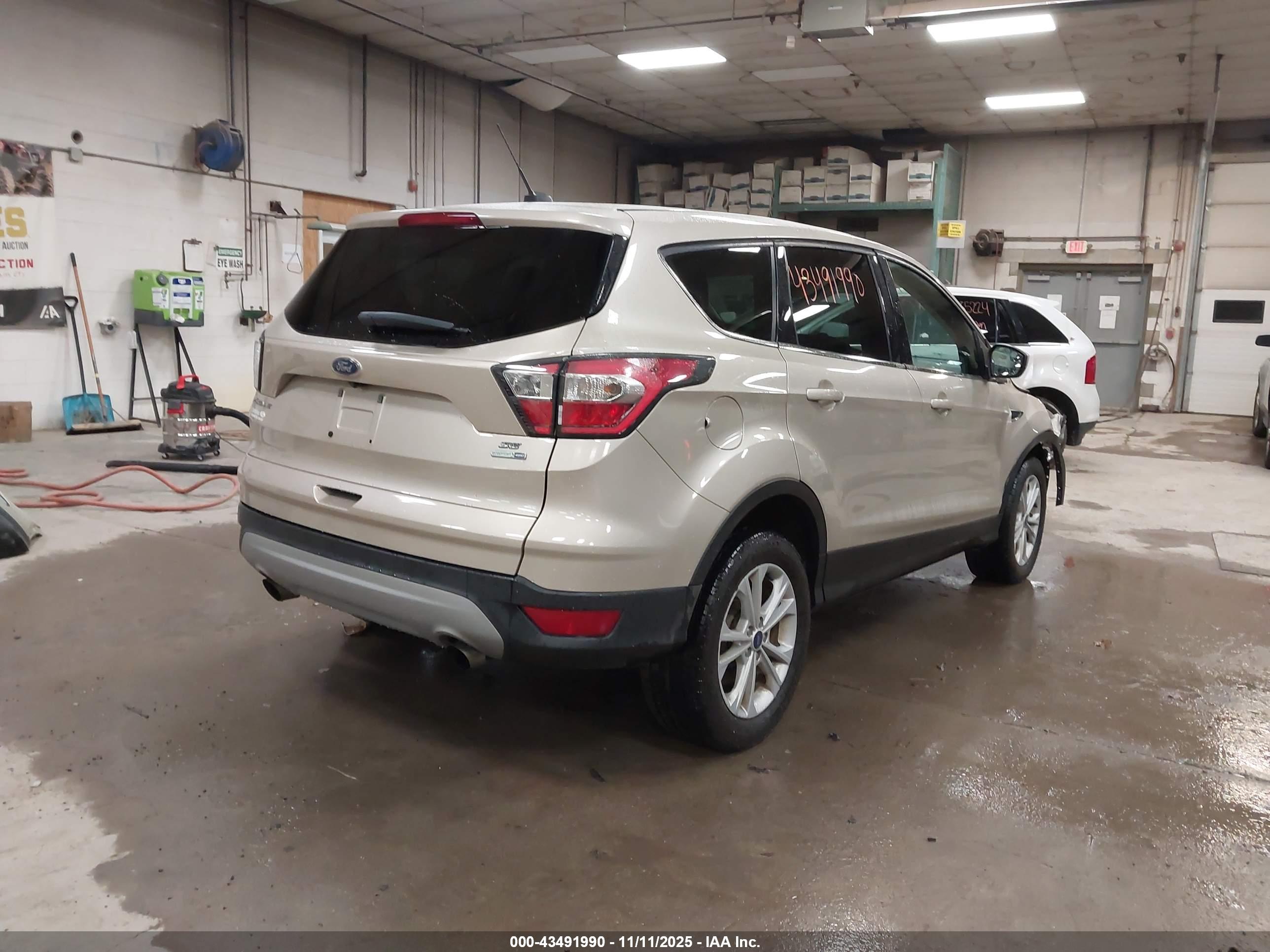 FORD ESCAPE image 4