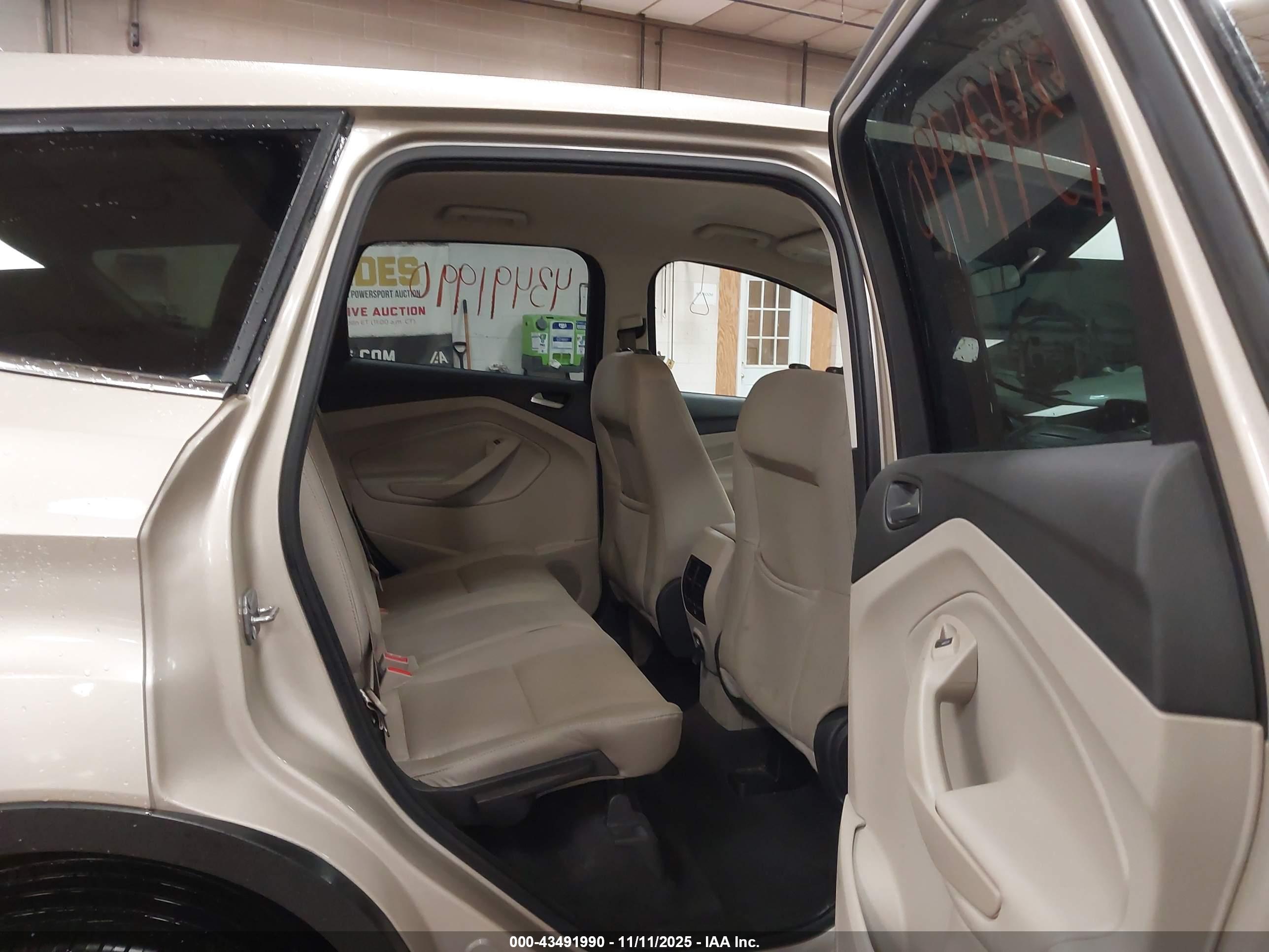 FORD ESCAPE image 8