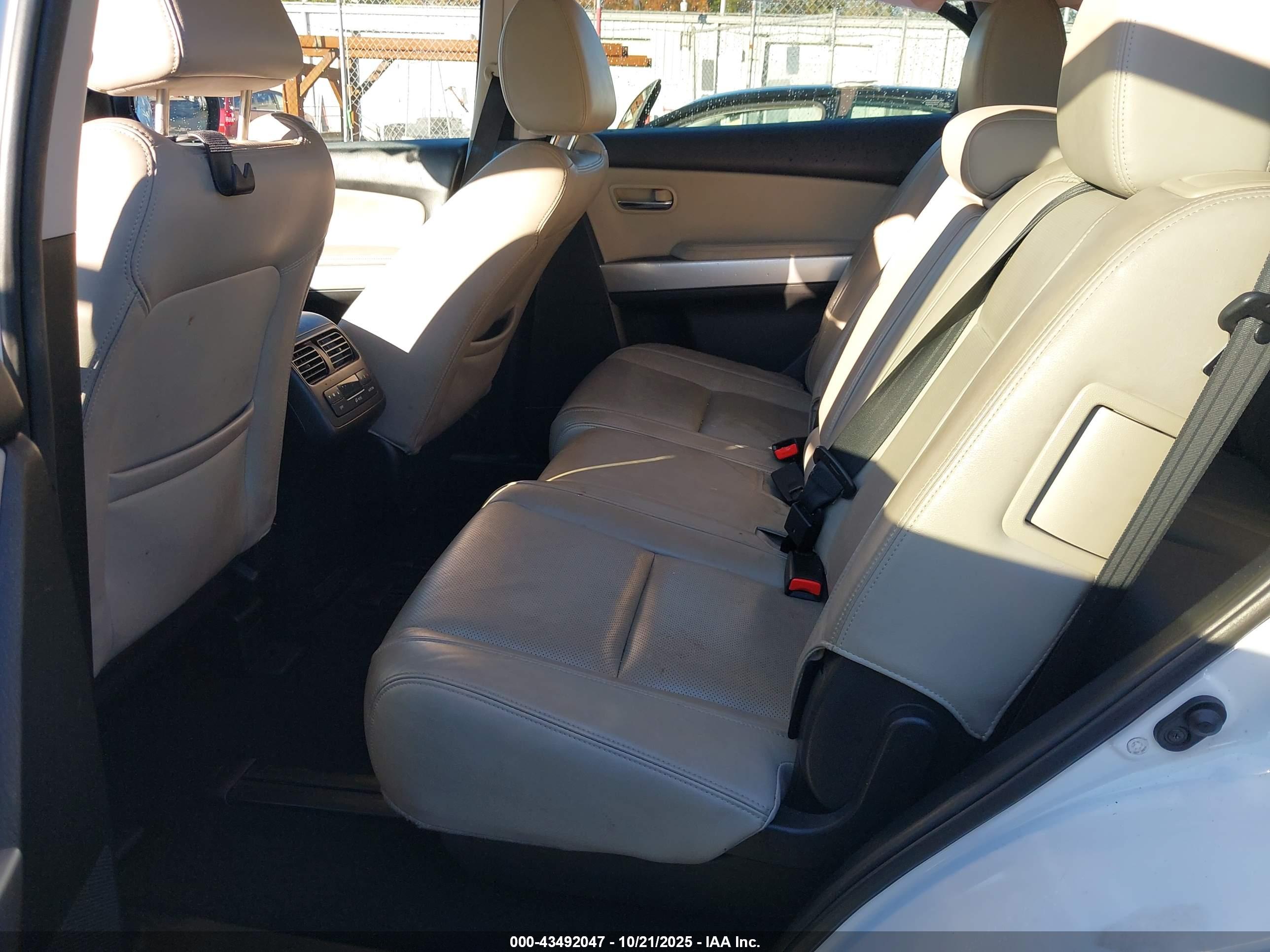 MAZDA CX-9 image 8