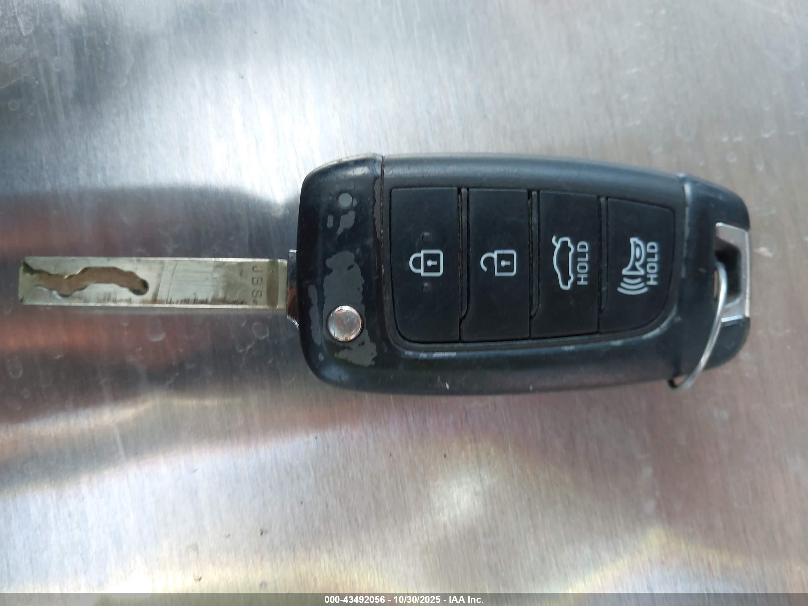 HYUNDAI ELANTRA image 11
