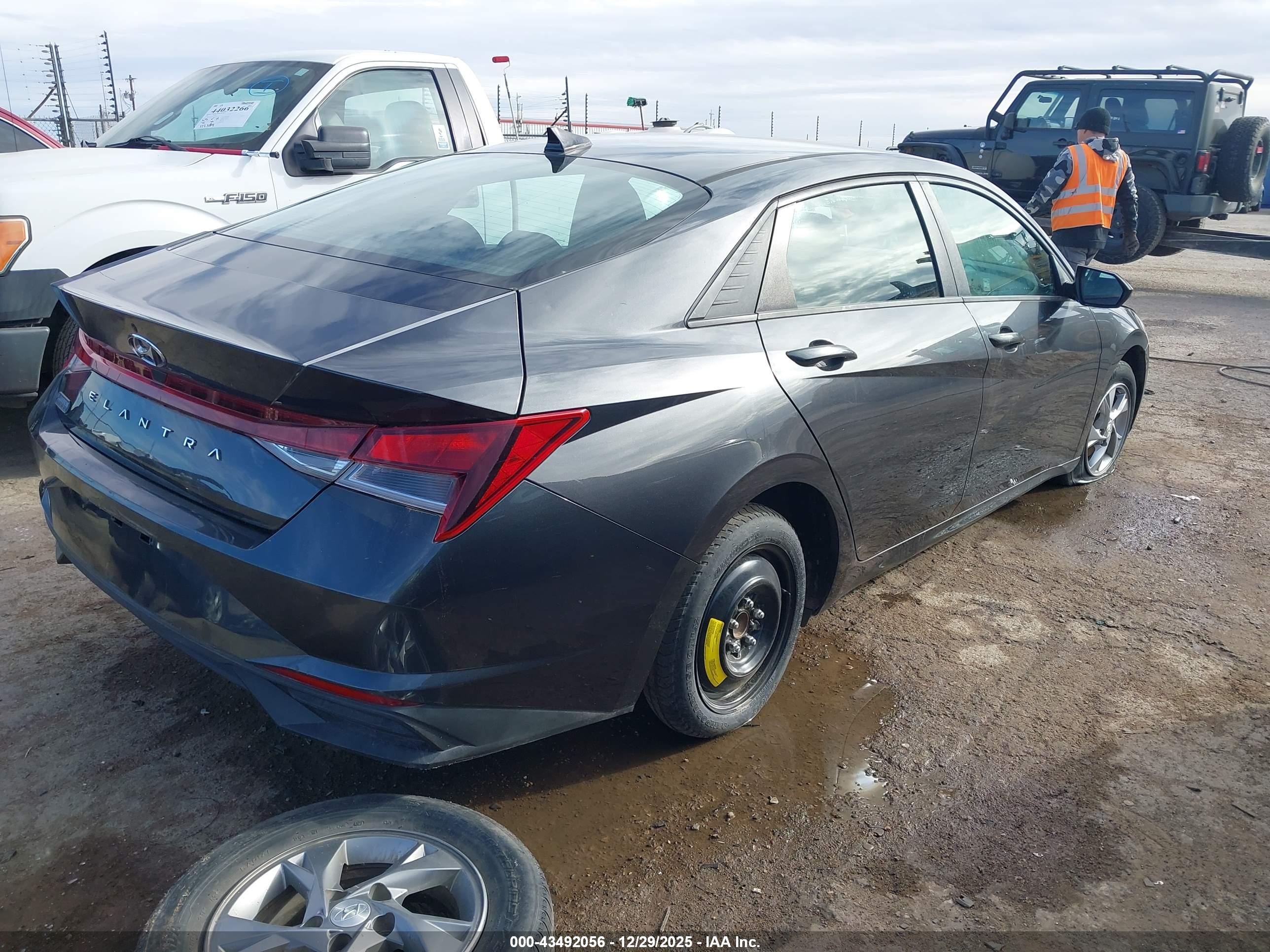 HYUNDAI ELANTRA image 4