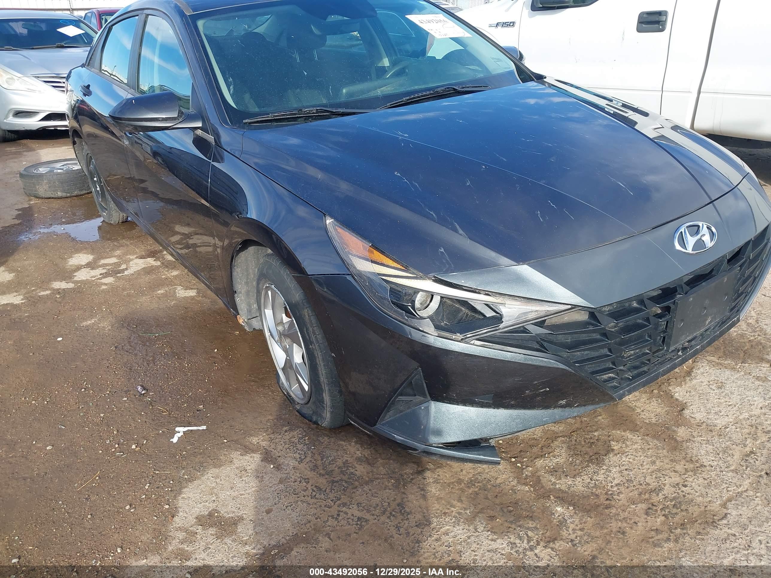 HYUNDAI ELANTRA image 6
