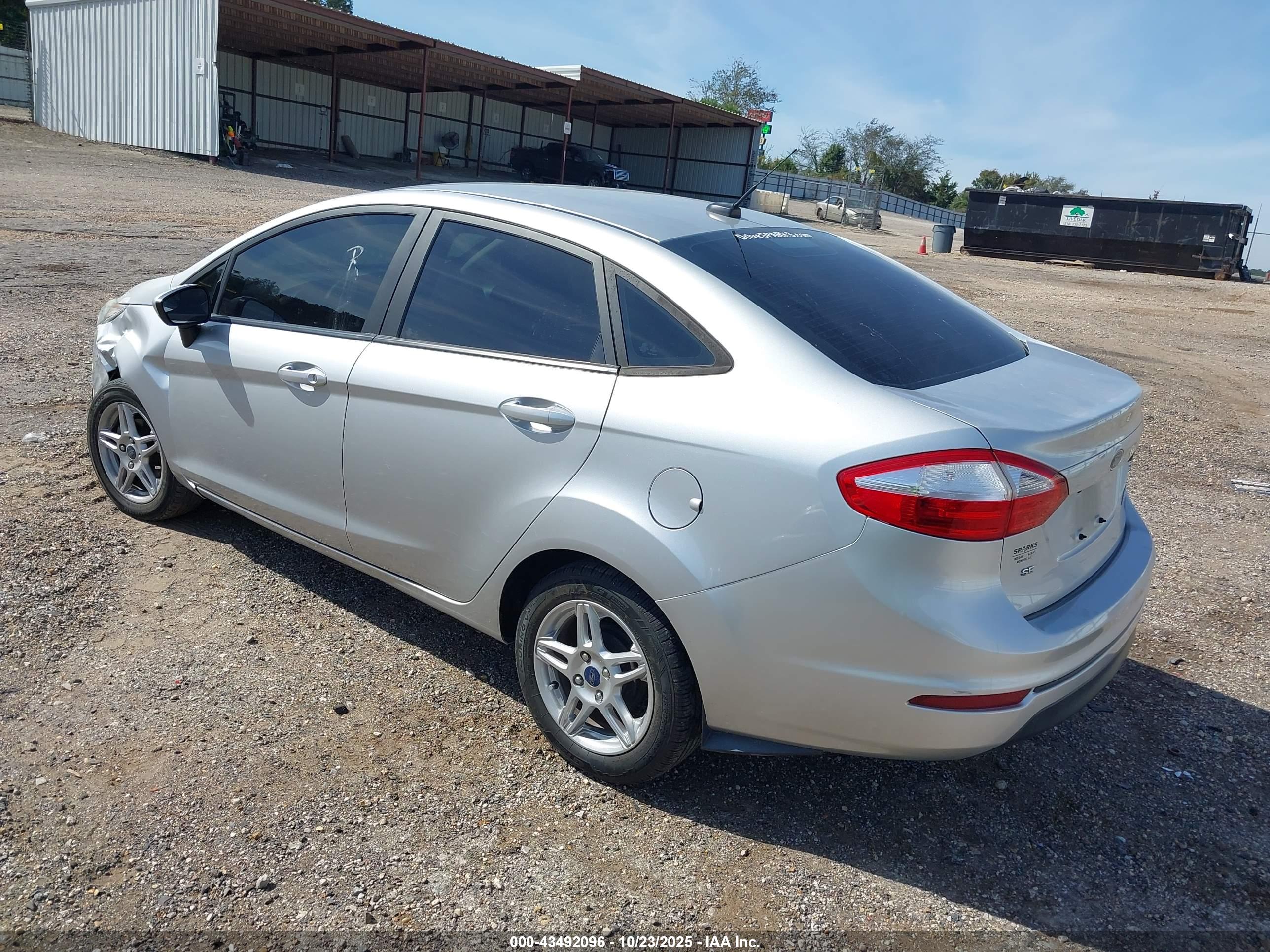 FORD FIESTA image 3