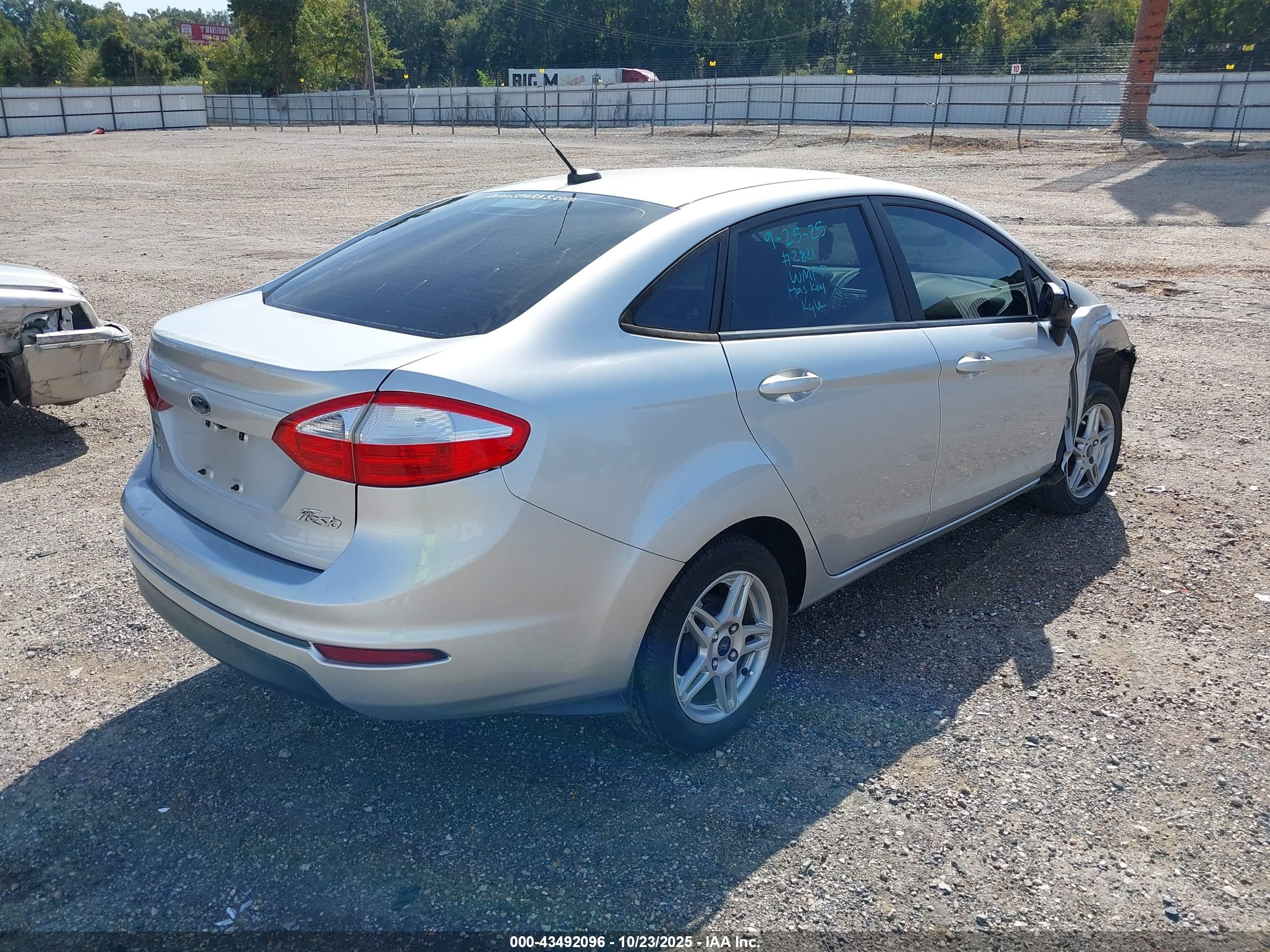 FORD FIESTA image 4