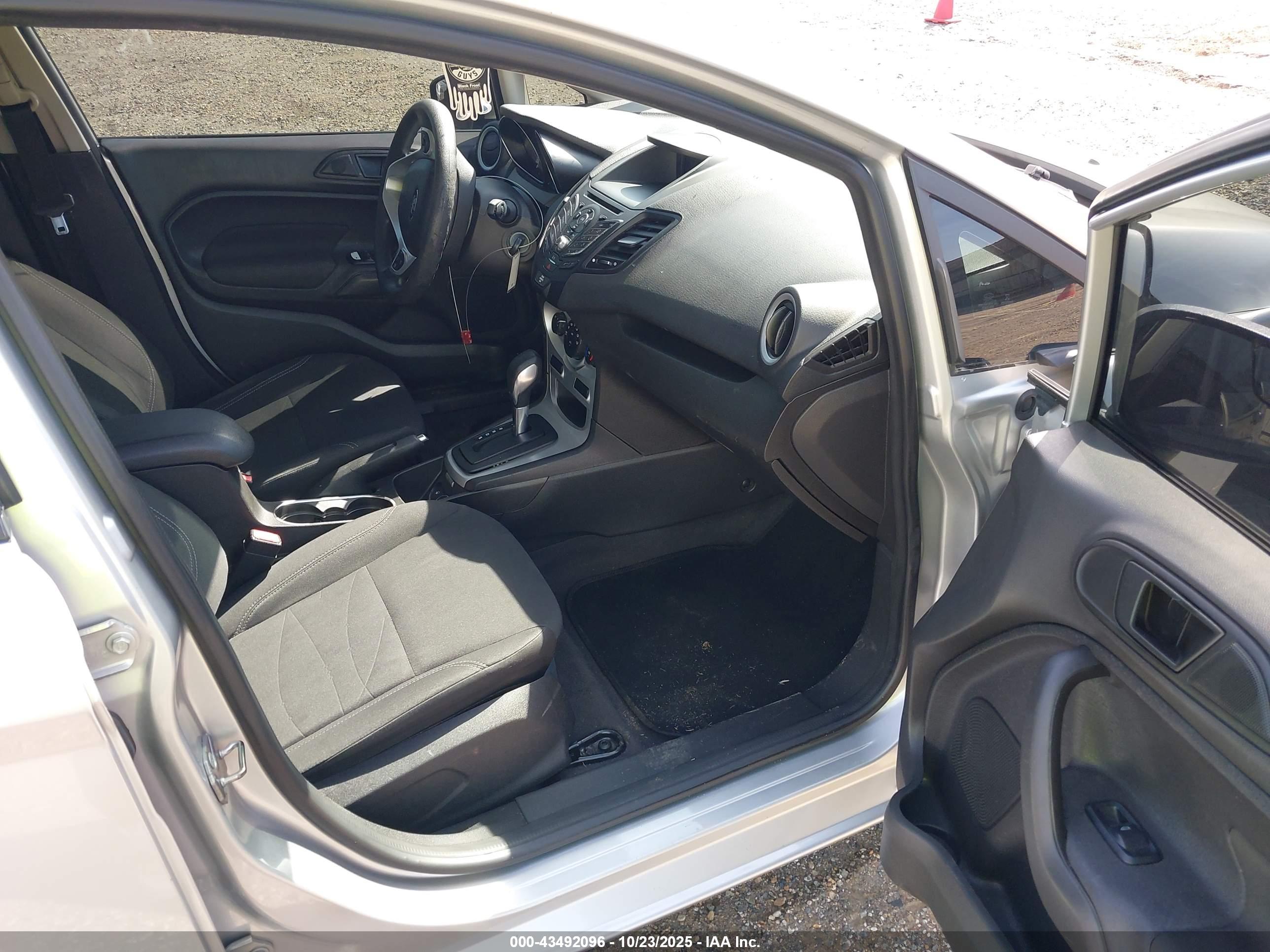 FORD FIESTA image 5