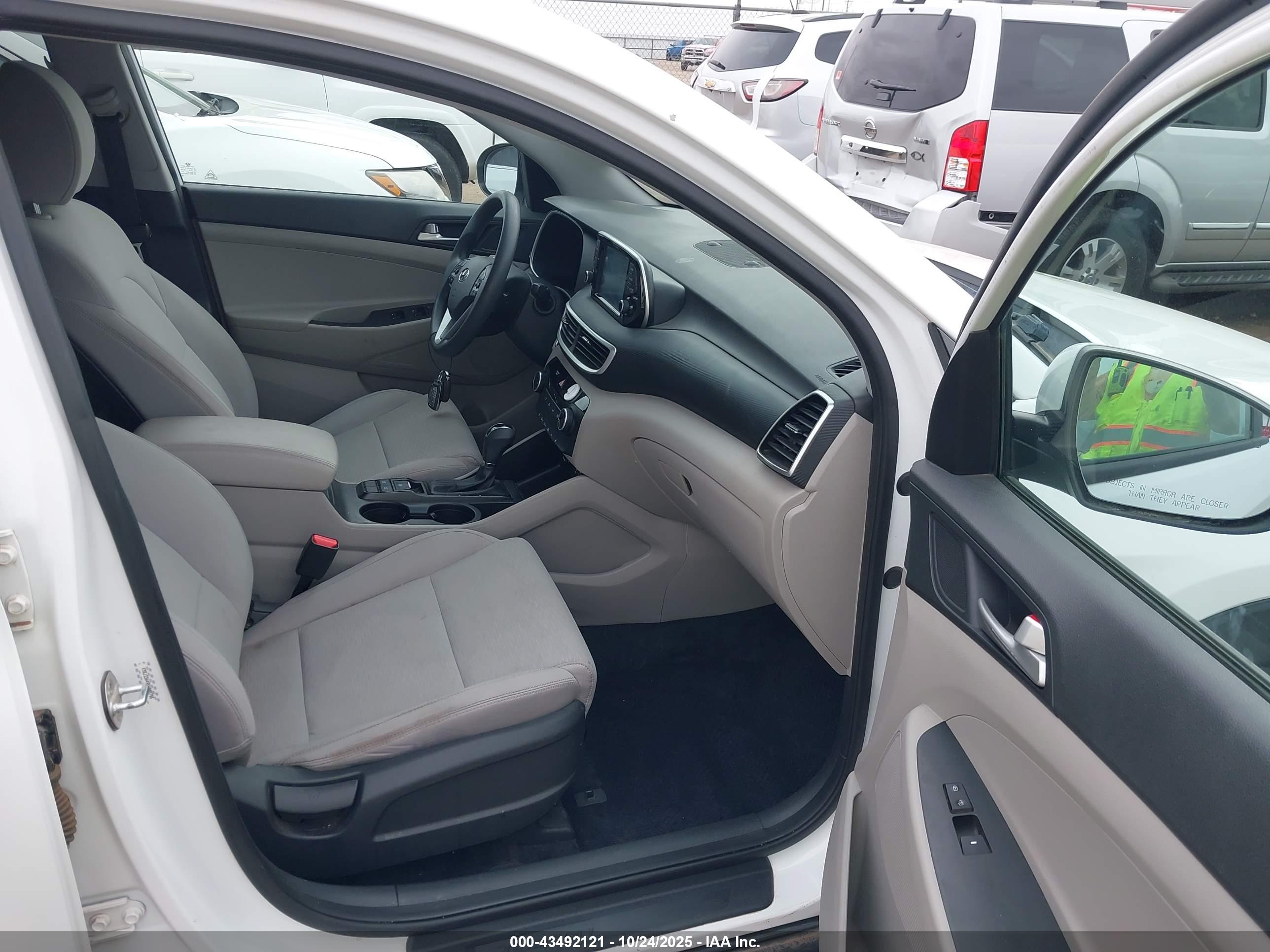 HYUNDAI TUCSON image 5
