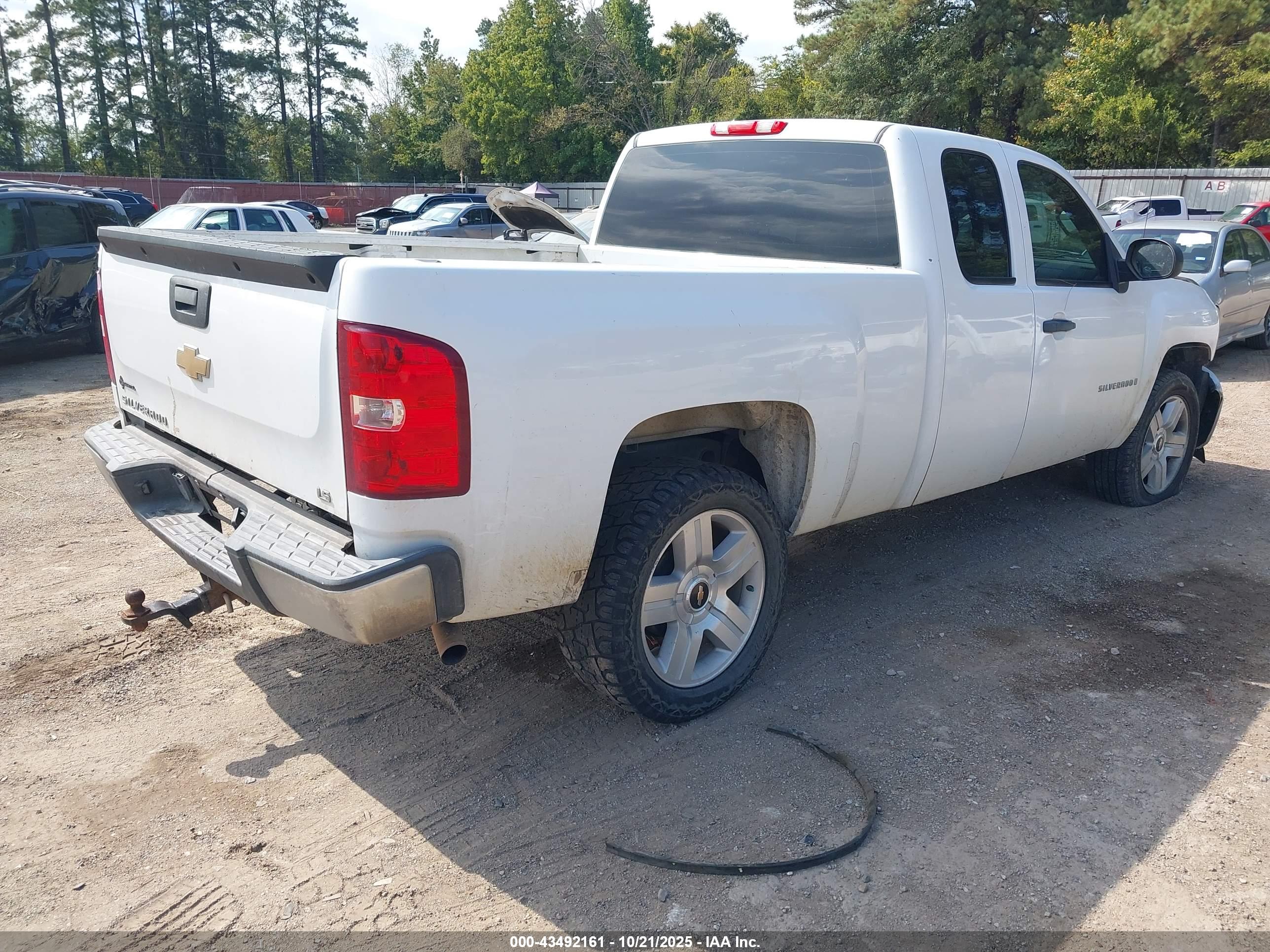 CHEVROLET SILVERADO image 4