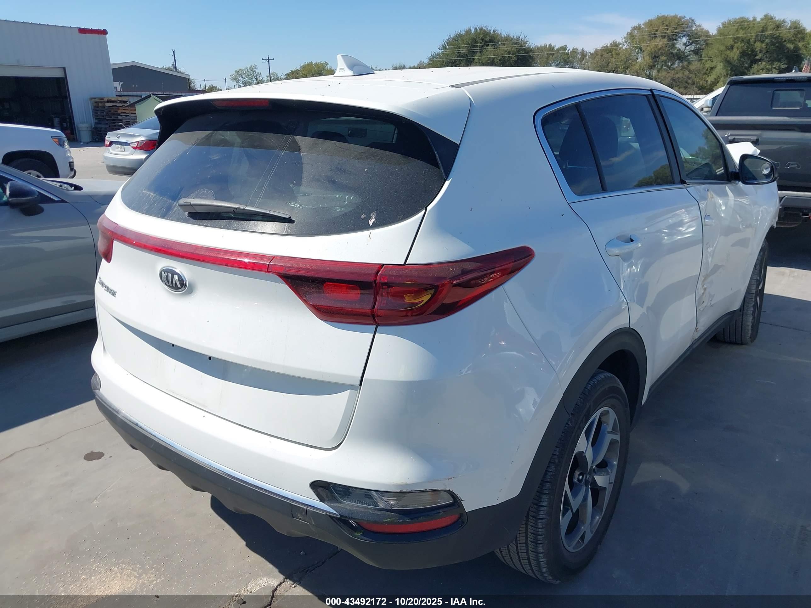 KIA SPORTAGE image 4