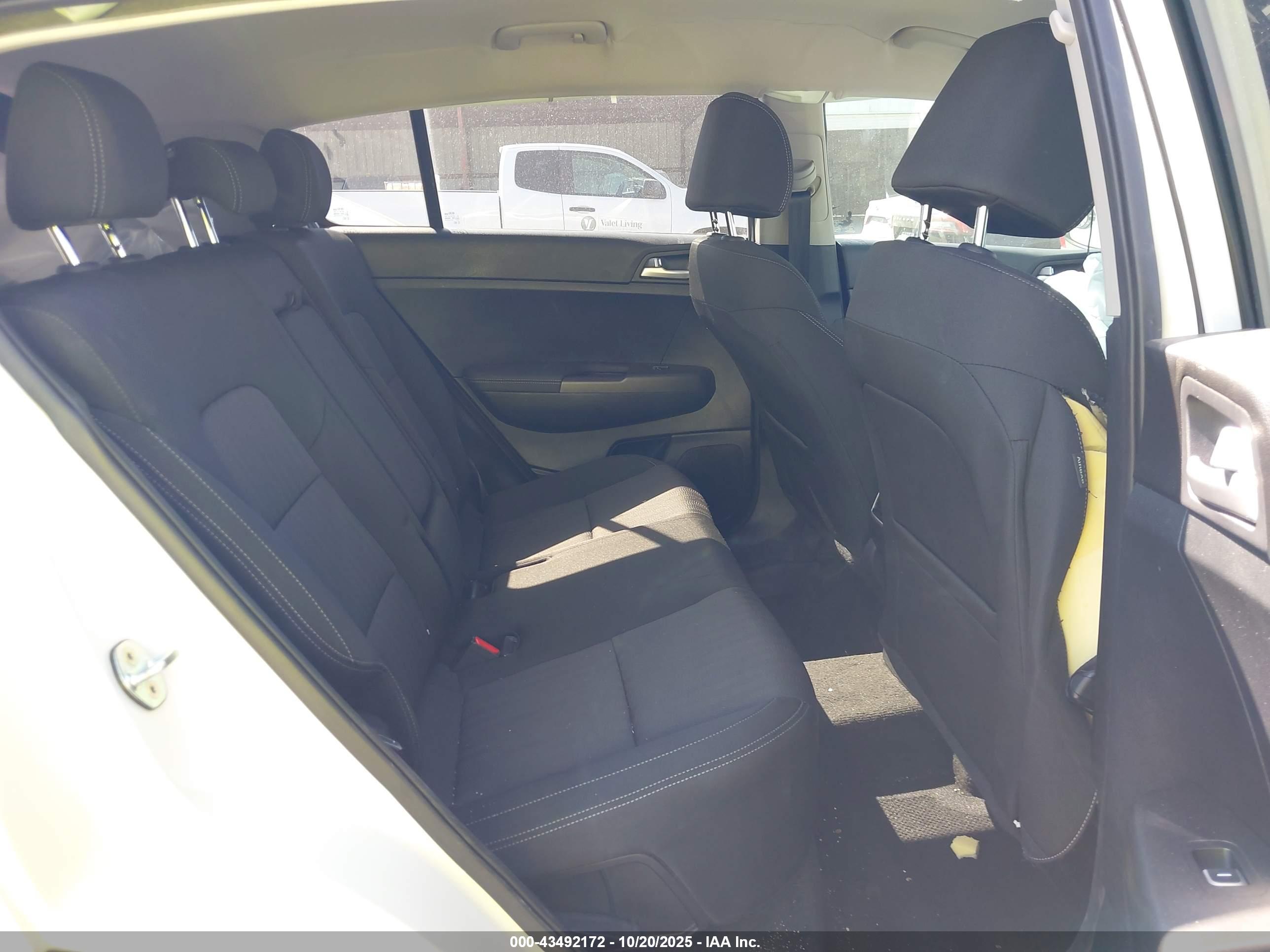 KIA SPORTAGE image 8
