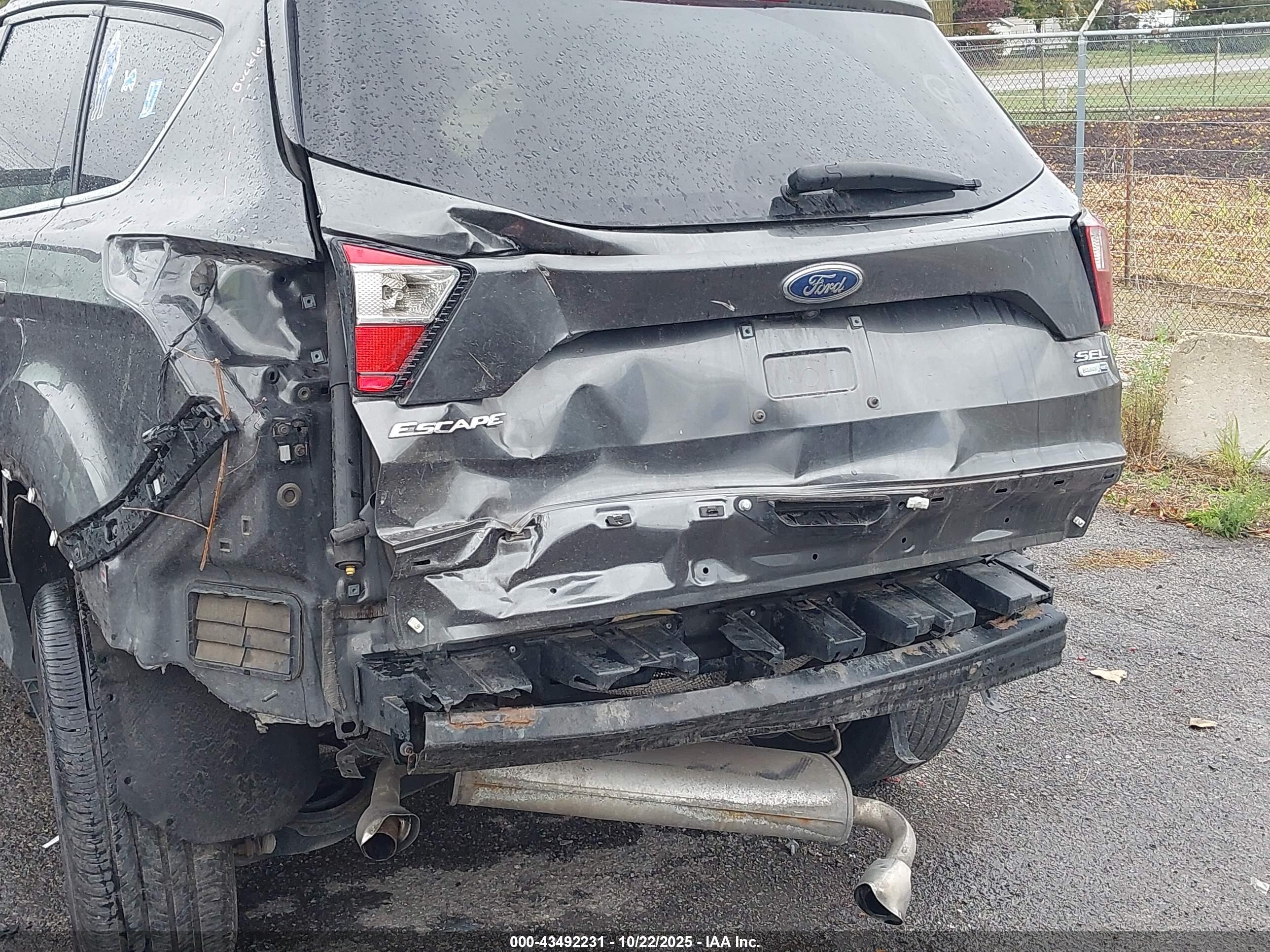FORD ESCAPE image 6