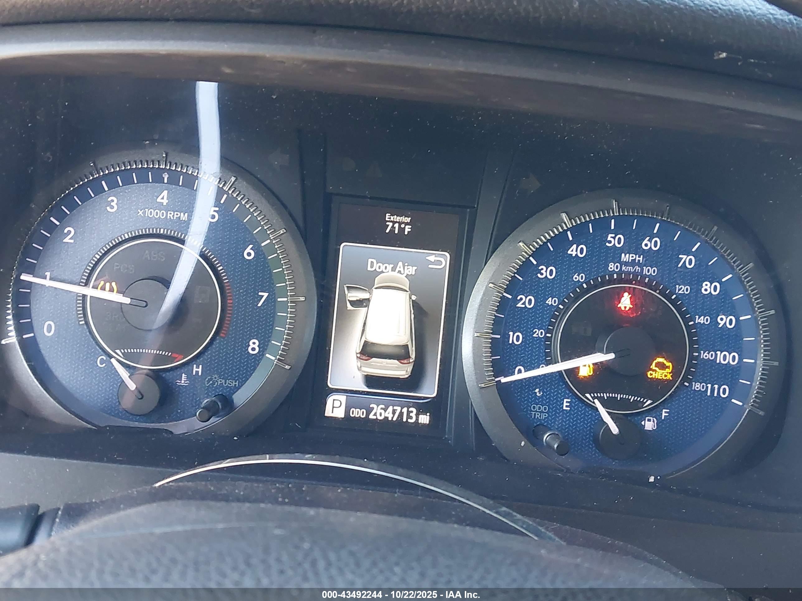 TOYOTA SIENNA image 7