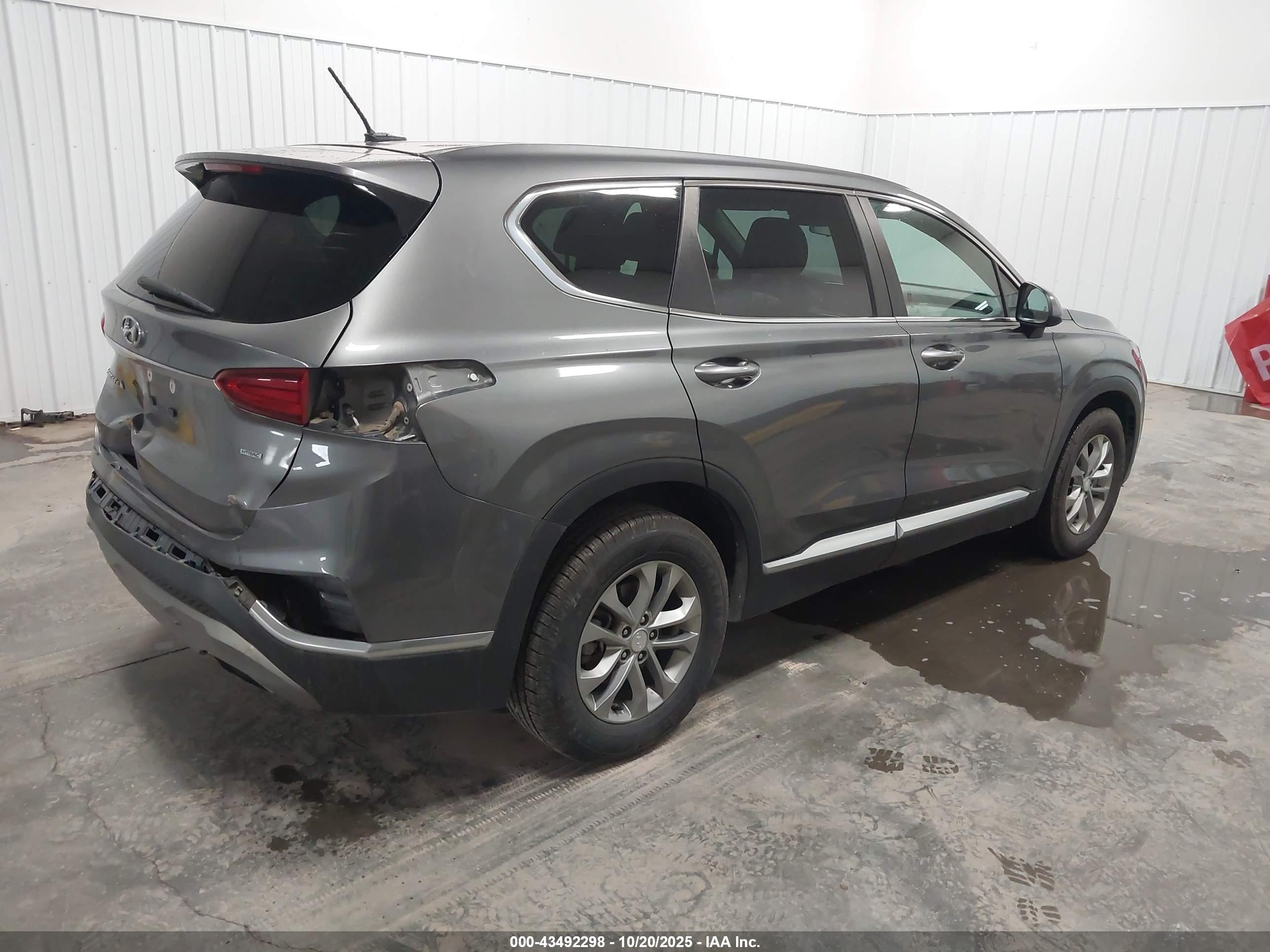 HYUNDAI SANTA image 4