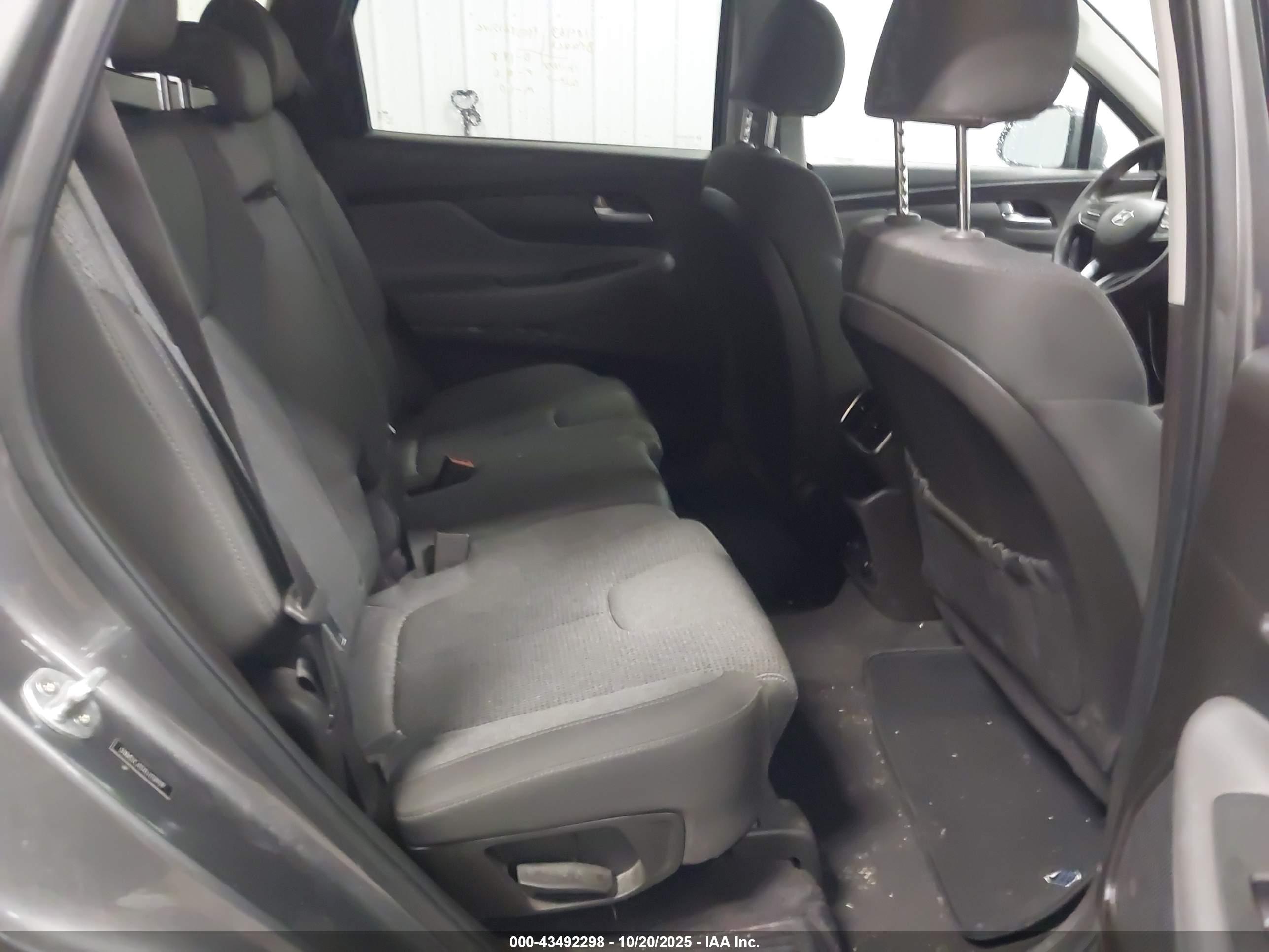 HYUNDAI SANTA image 8