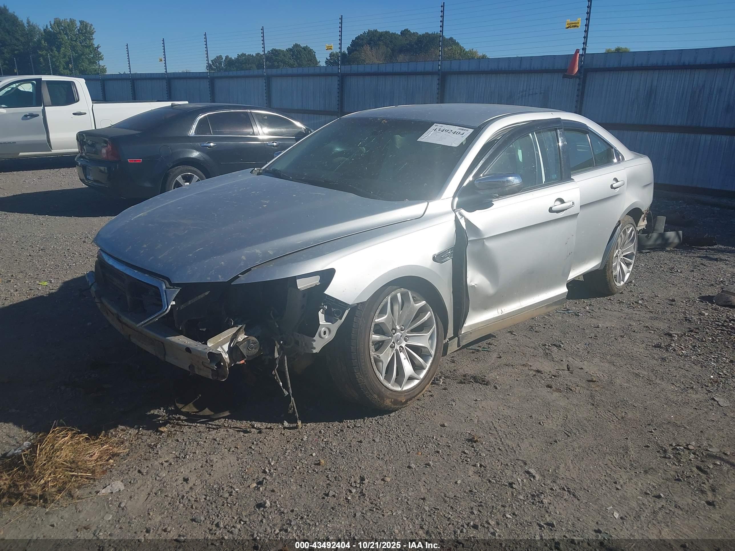 FORD TAURUS image 2